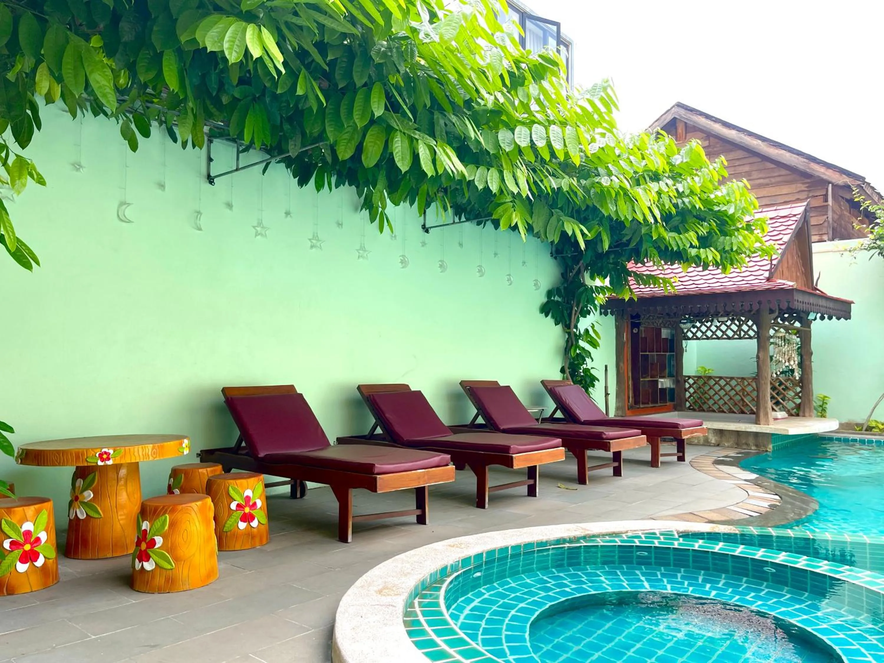 Swimming pool in Siem Reap Riverside Hotel