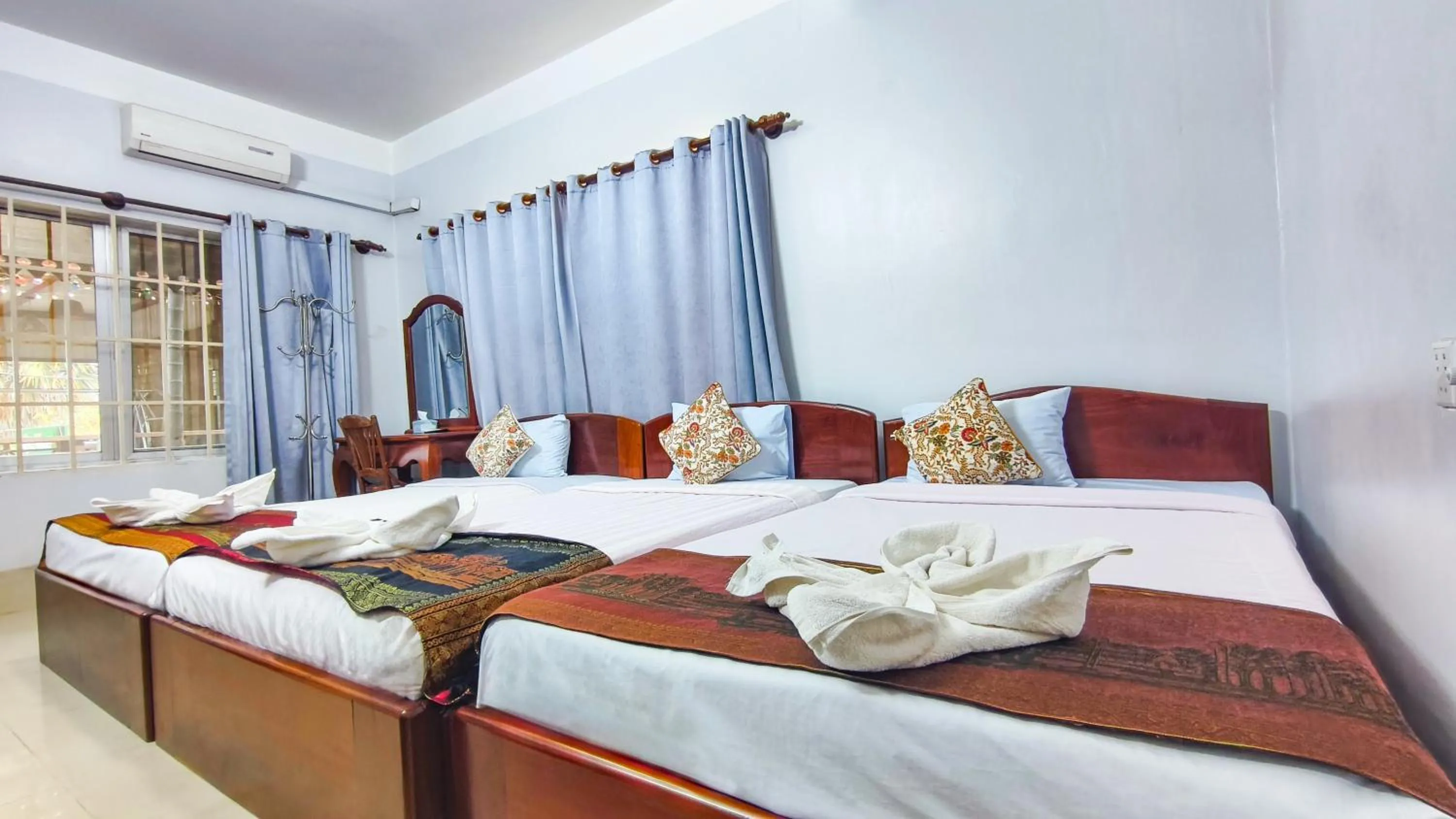 Bedroom, Bed in Siem Reap Riverside Hotel