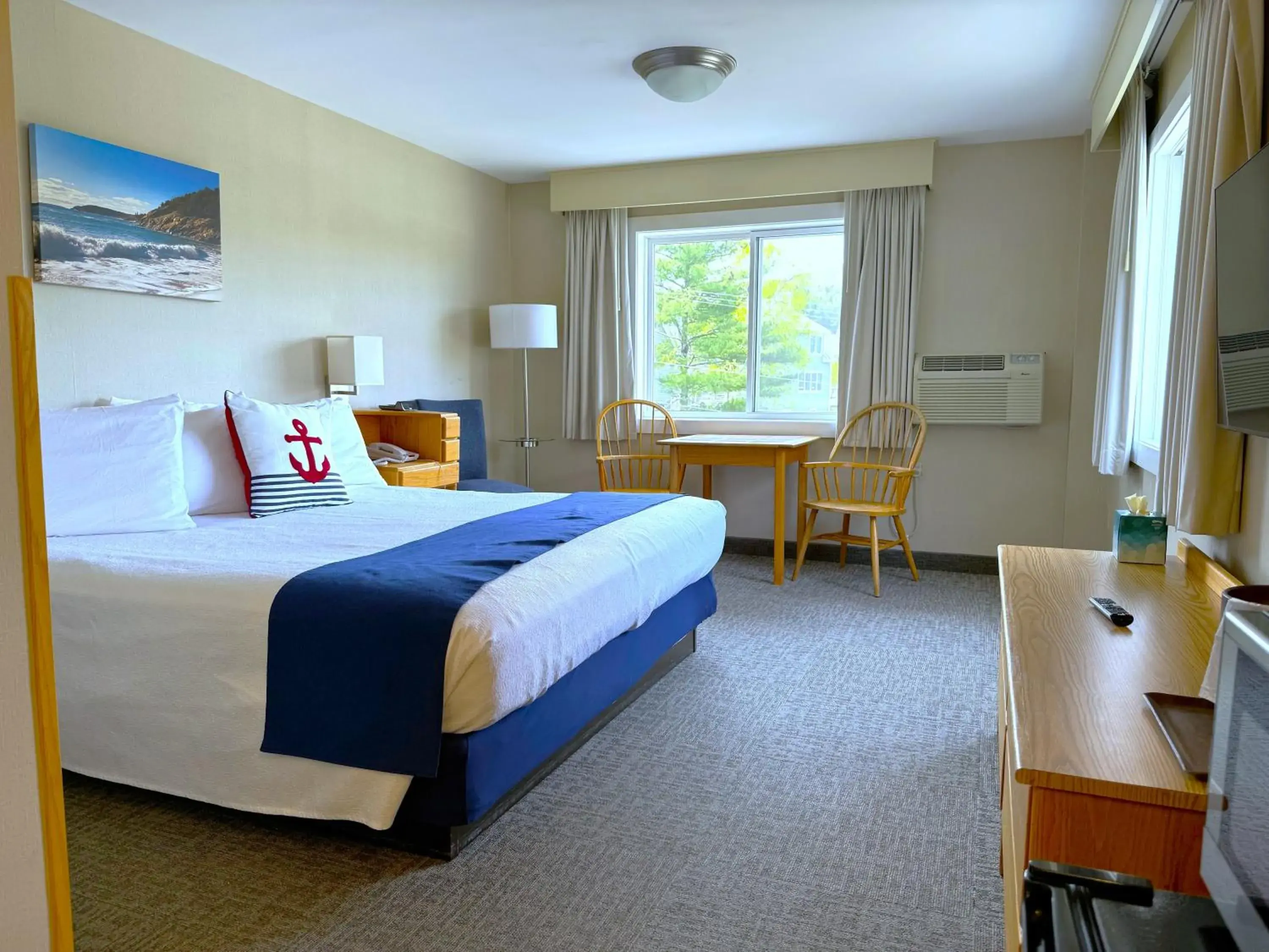 King Room with Mountain View, 1 King Bed (3rd Floor NON-PET) in Atlantic Eyrie Lodge King Room with Mountain View, 1 King Bed (3rd Floor NON-PET) in Atlantic Eyrie Lodge