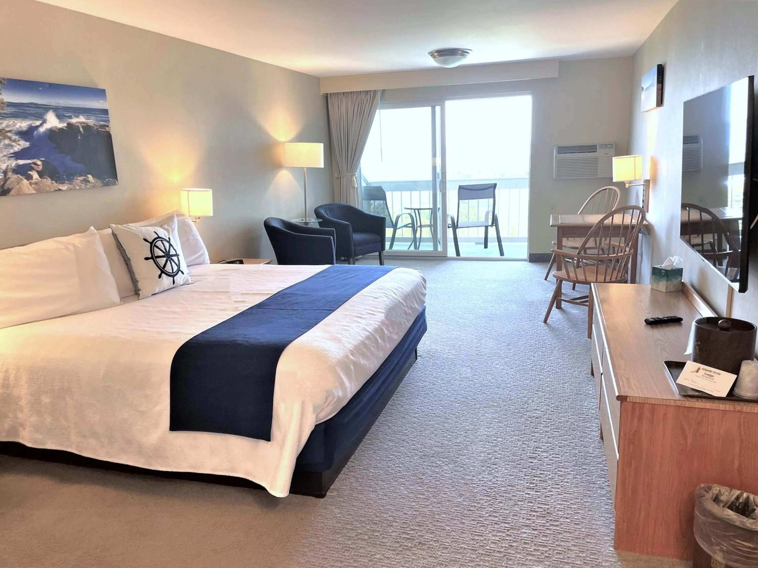 Bed in Atlantic Eyrie Lodge