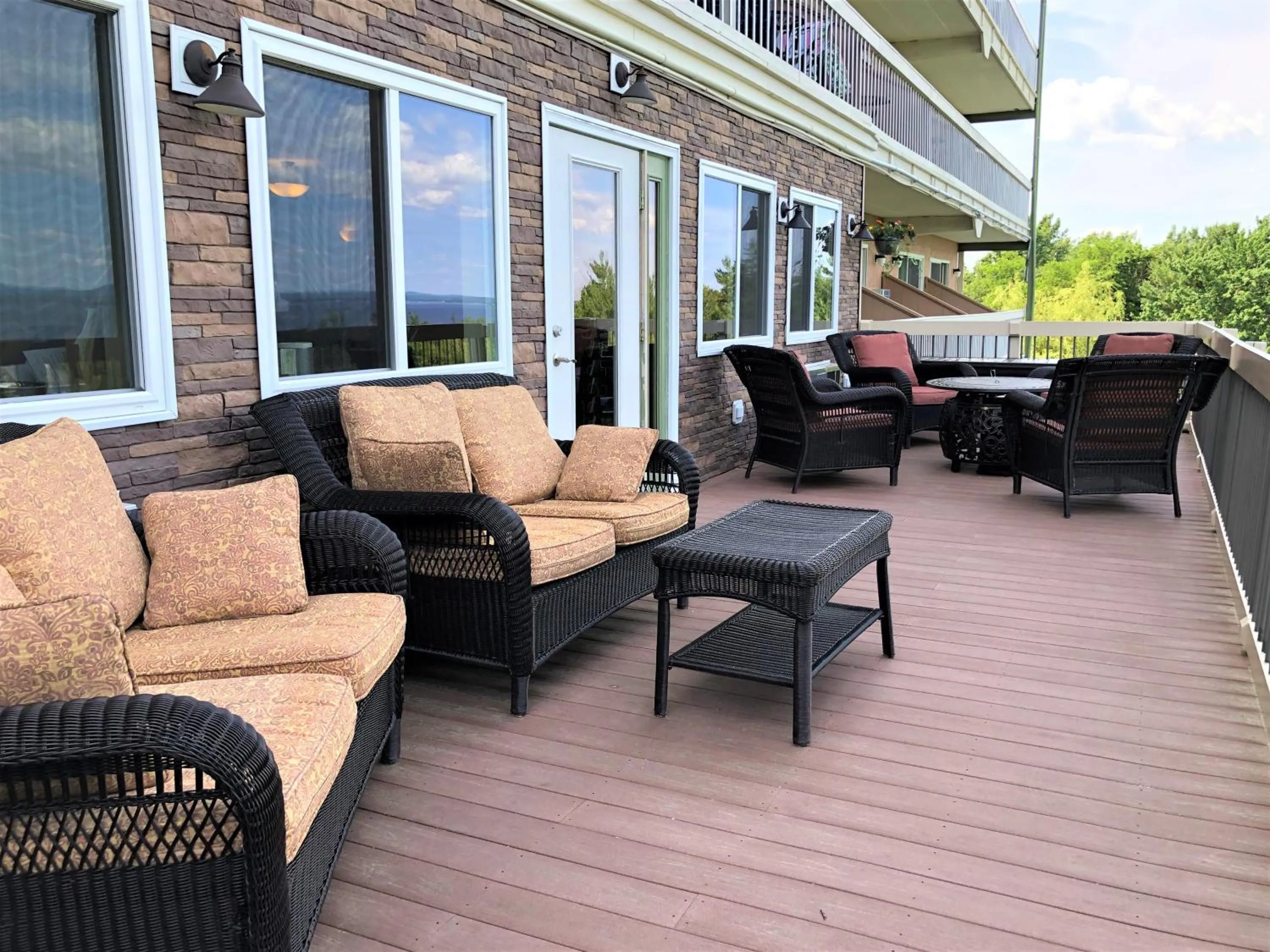 Atlantic Eyrie Lodge