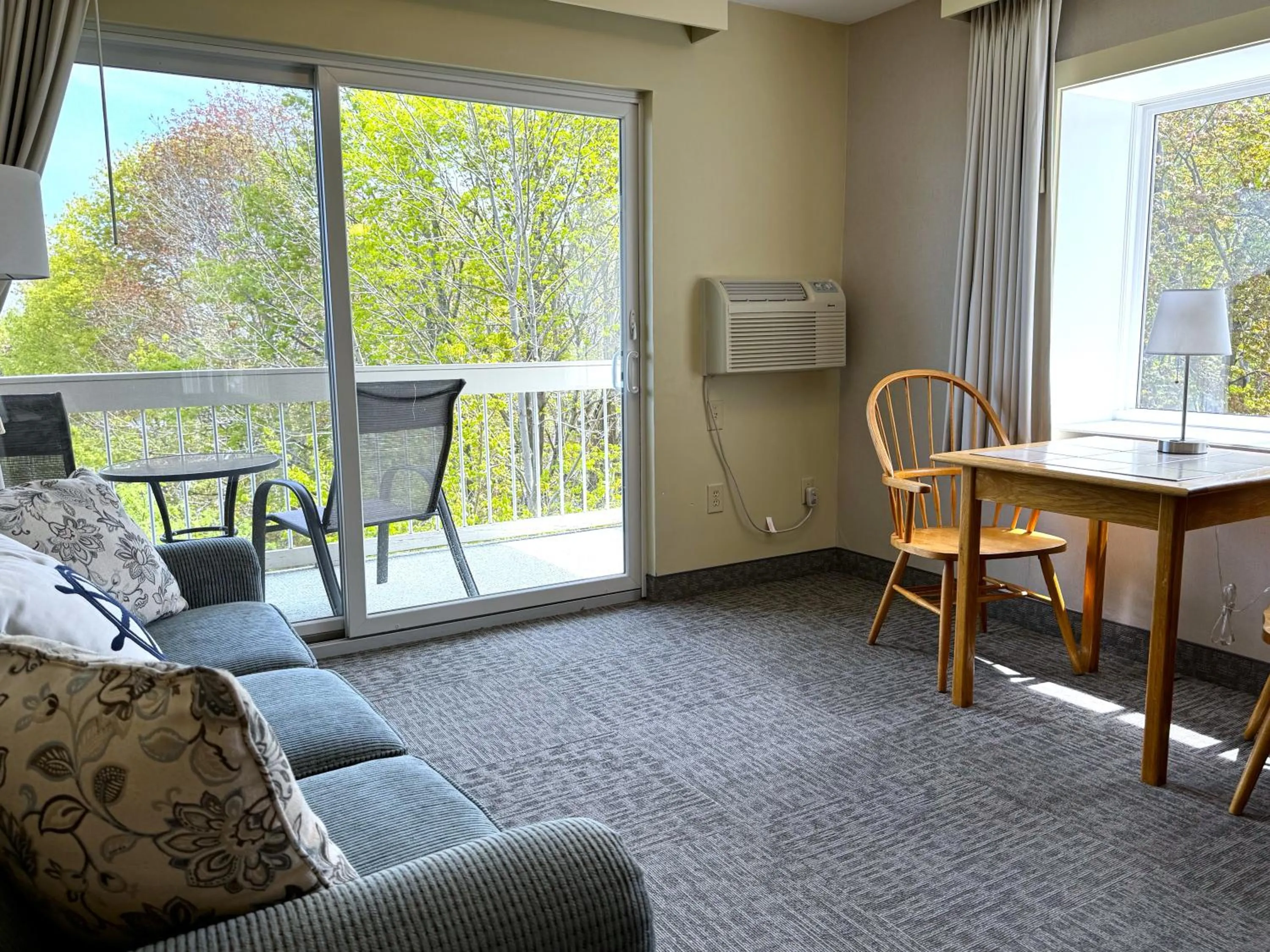 Atlantic Eyrie Lodge