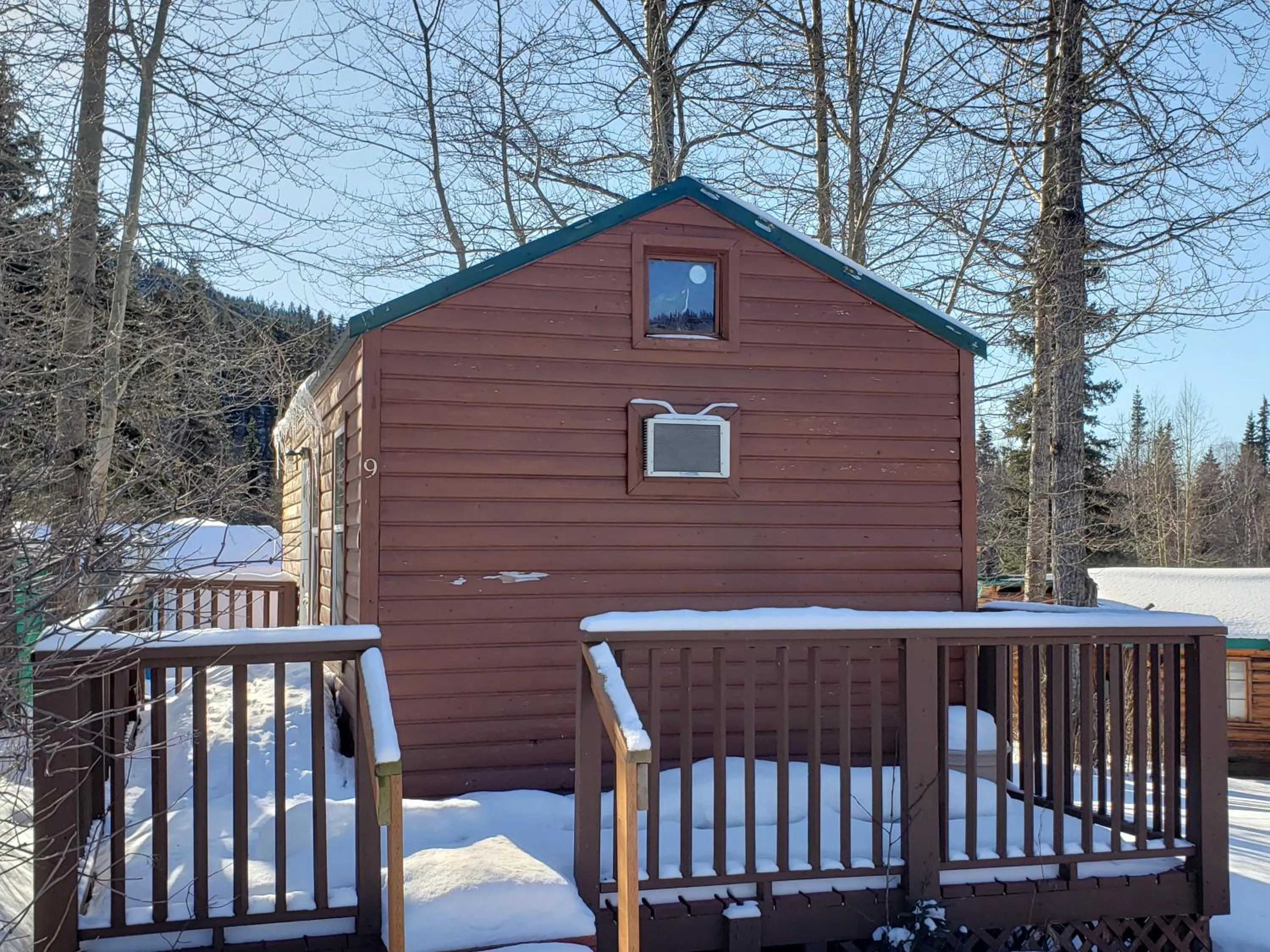 Property building in Gwin's Lodge & Roadhouse
