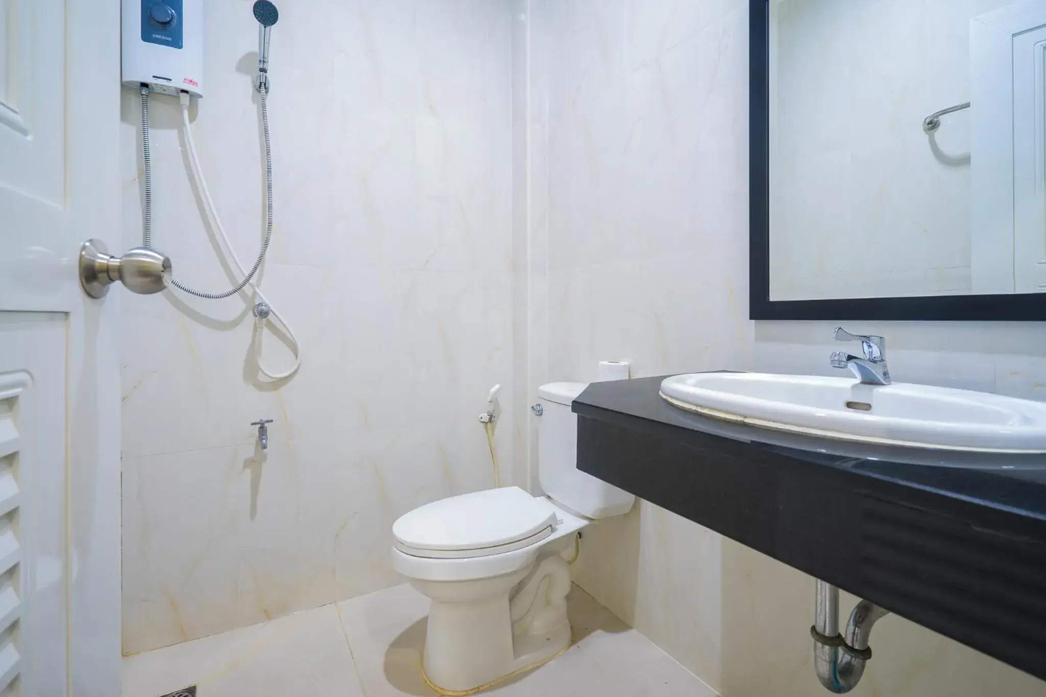 Standard Double or Twin Room in Suphan Lake Hometel Standard Double or Twin Room in Suphan Lake Hometel