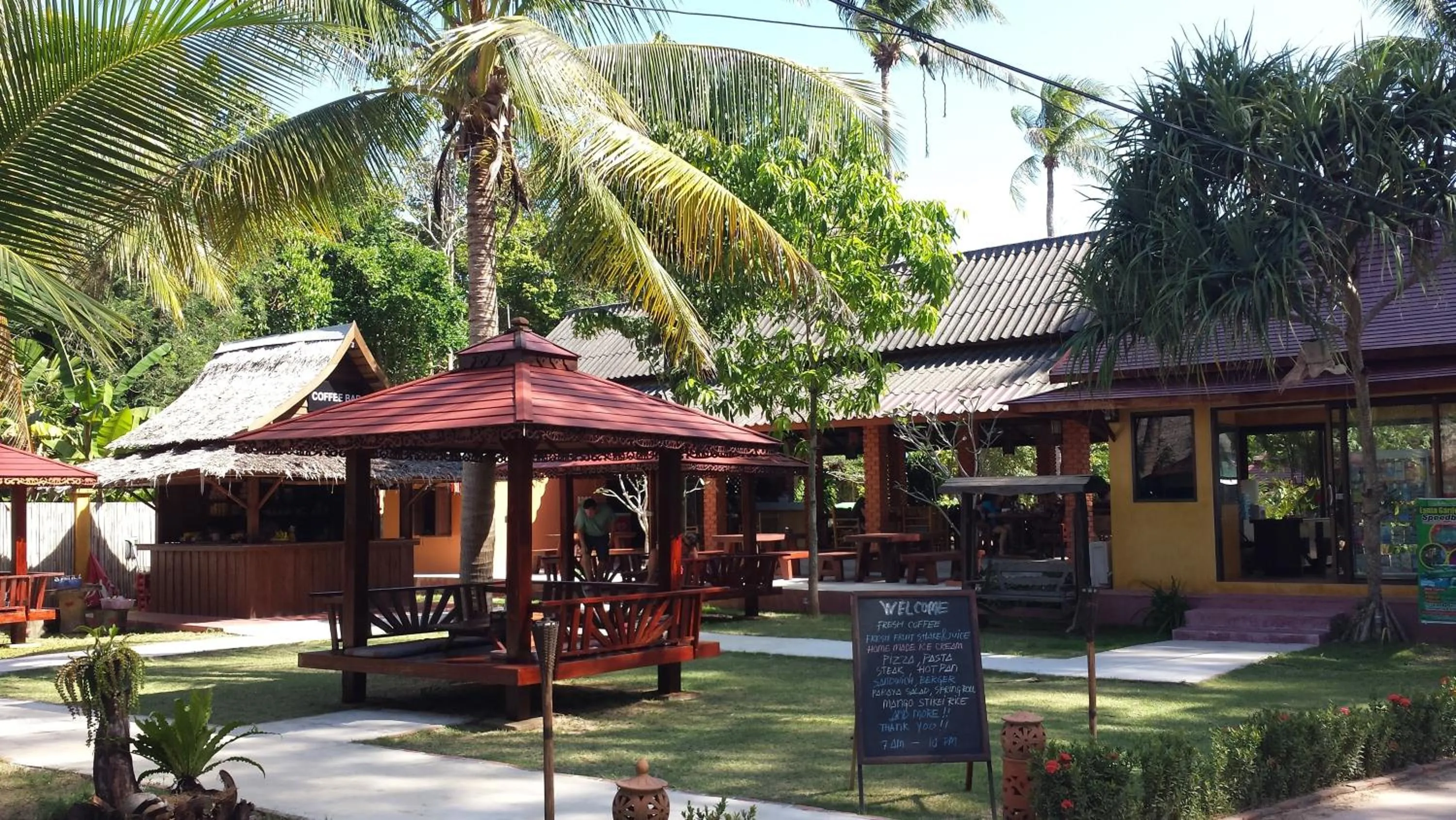 Restaurant/places to eat in Lanta Pearl Beach Resort