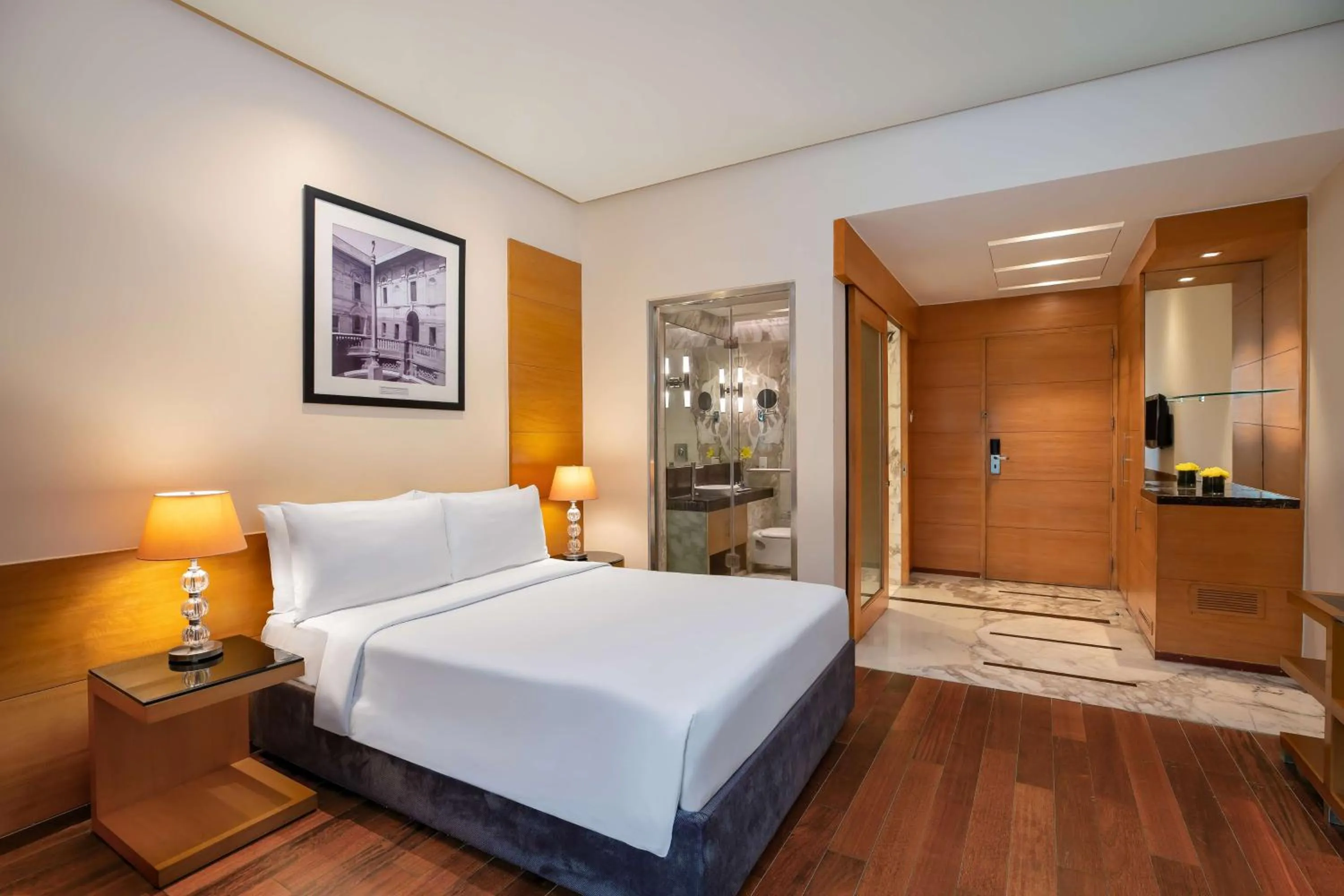 Photo of the whole room, Bed in Radisson Blu Marina Hotel Connaught Place