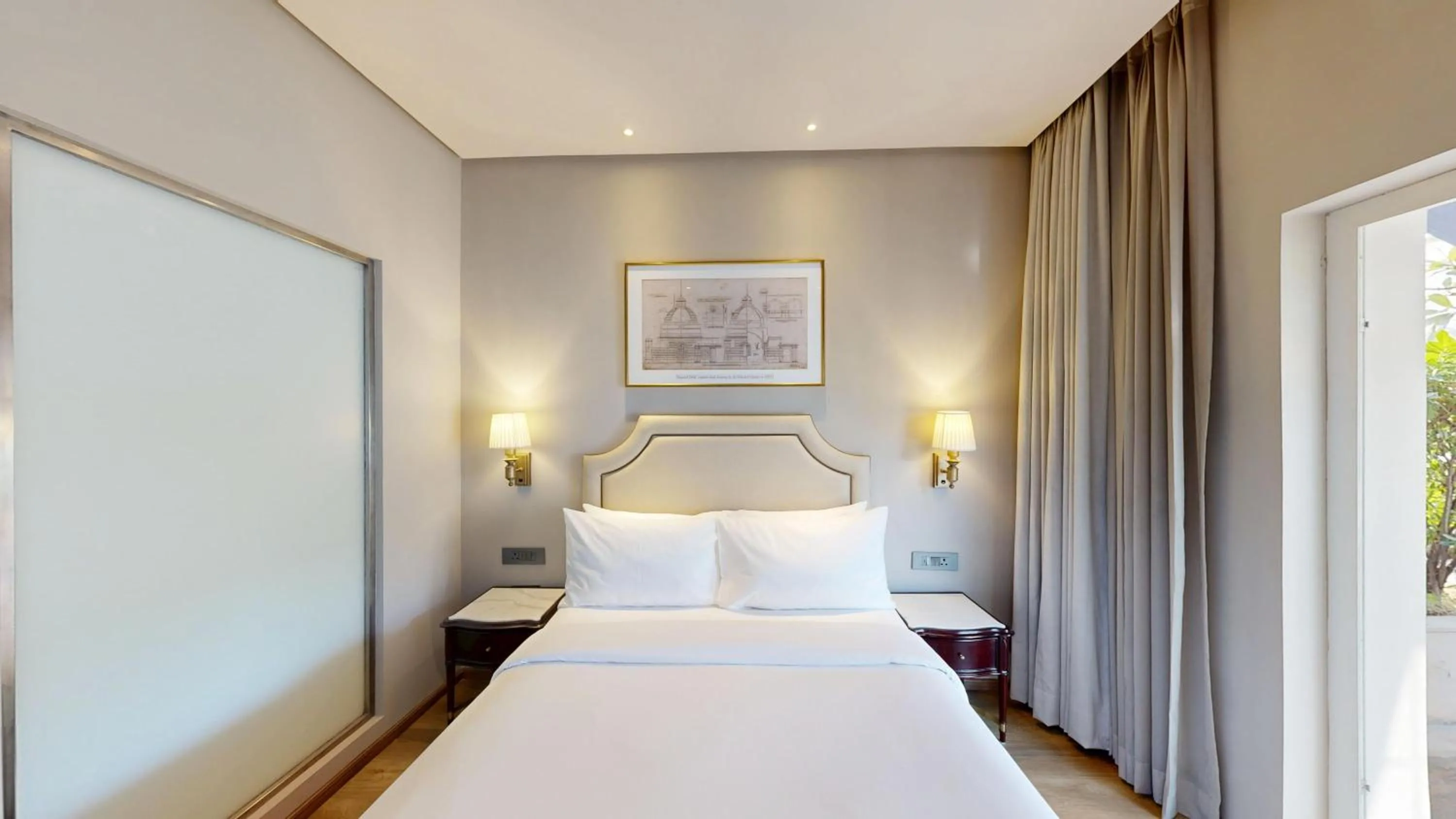 Bedroom, Bed in Radisson Blu Marina Hotel Connaught Place