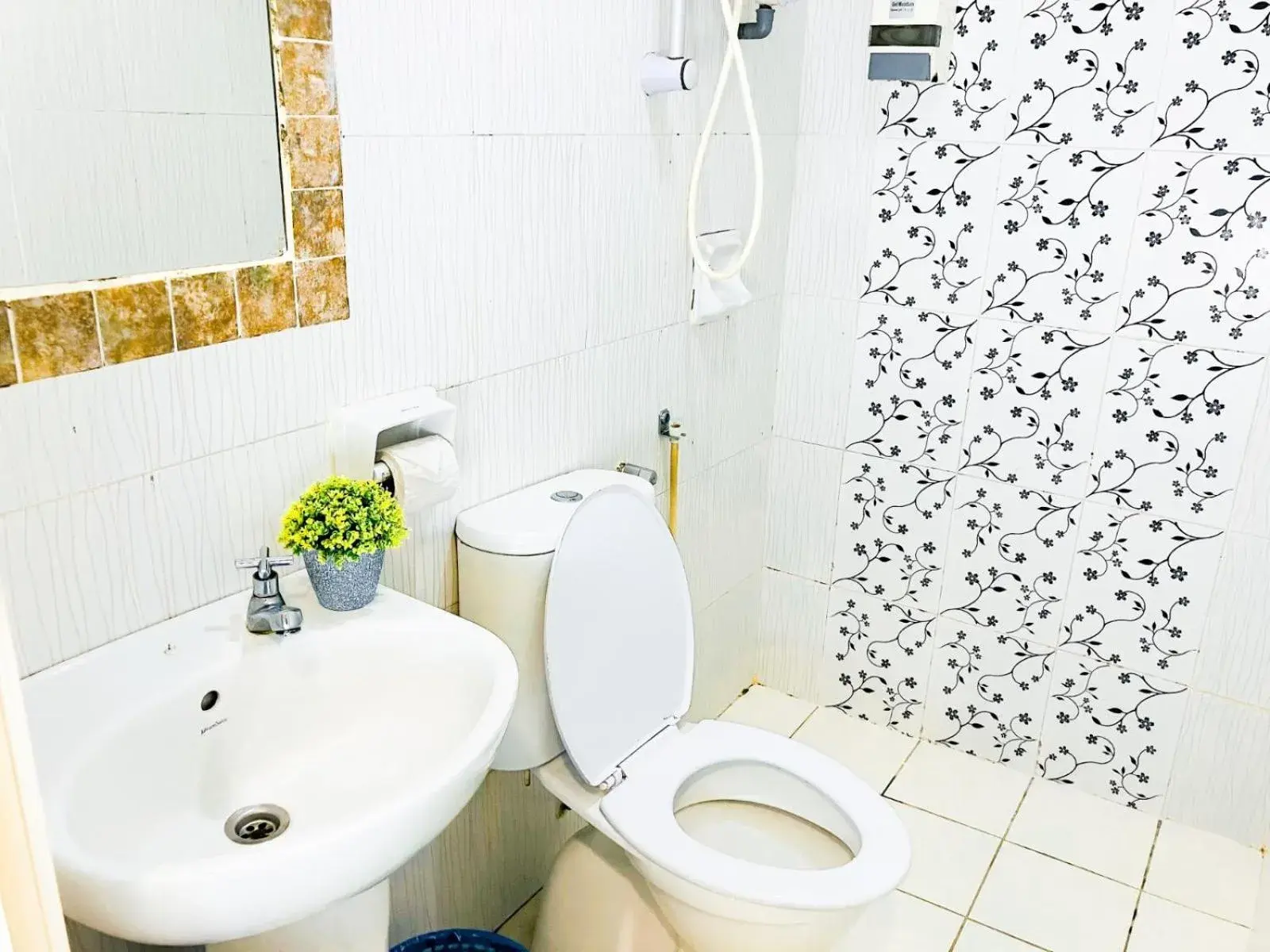 Family Room in Sun Inns Hotel Lagoon near Sunway Lagoon Theme Park Family Room in Sun Inns Hotel Lagoon near Sunway Lagoon Theme Park