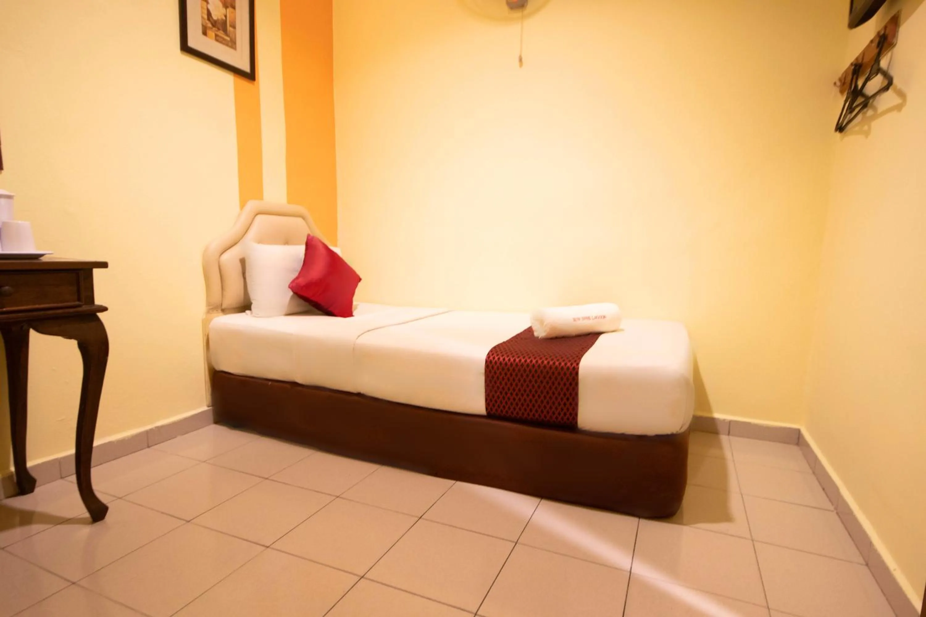 Bed in Sun Inns Hotel Lagoon near Sunway Lagoon Theme Park