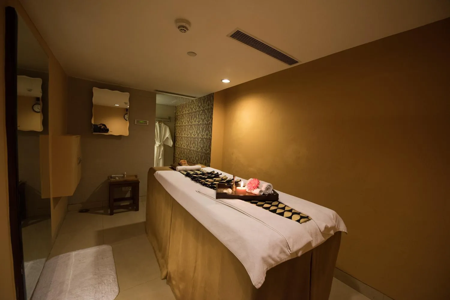 Massage in The Suryaa New Delhi