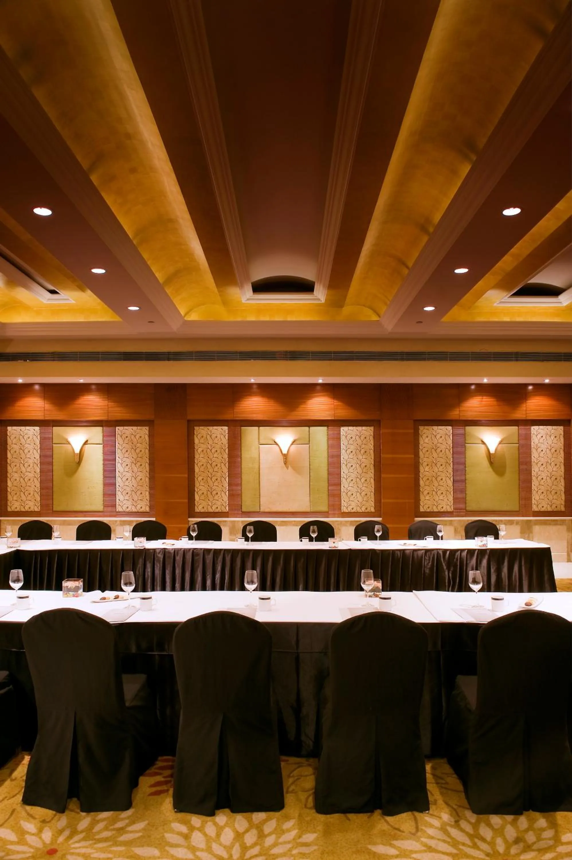 Business facilities in The Suryaa New Delhi