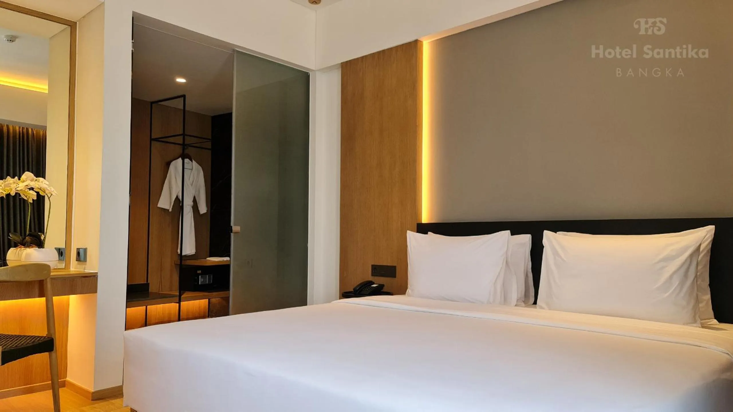 Bedroom, Bed in Hotel Santika Bangka