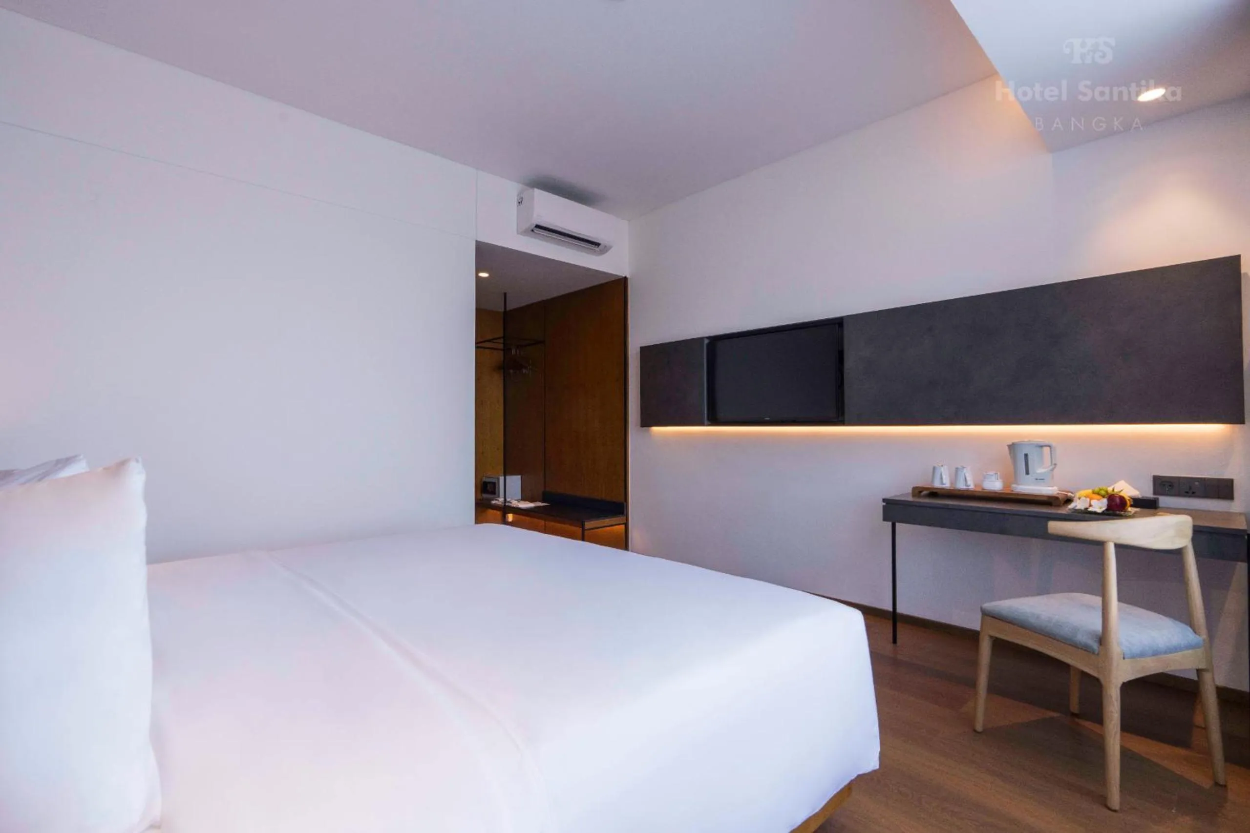 Bedroom, Bed in Hotel Santika Bangka