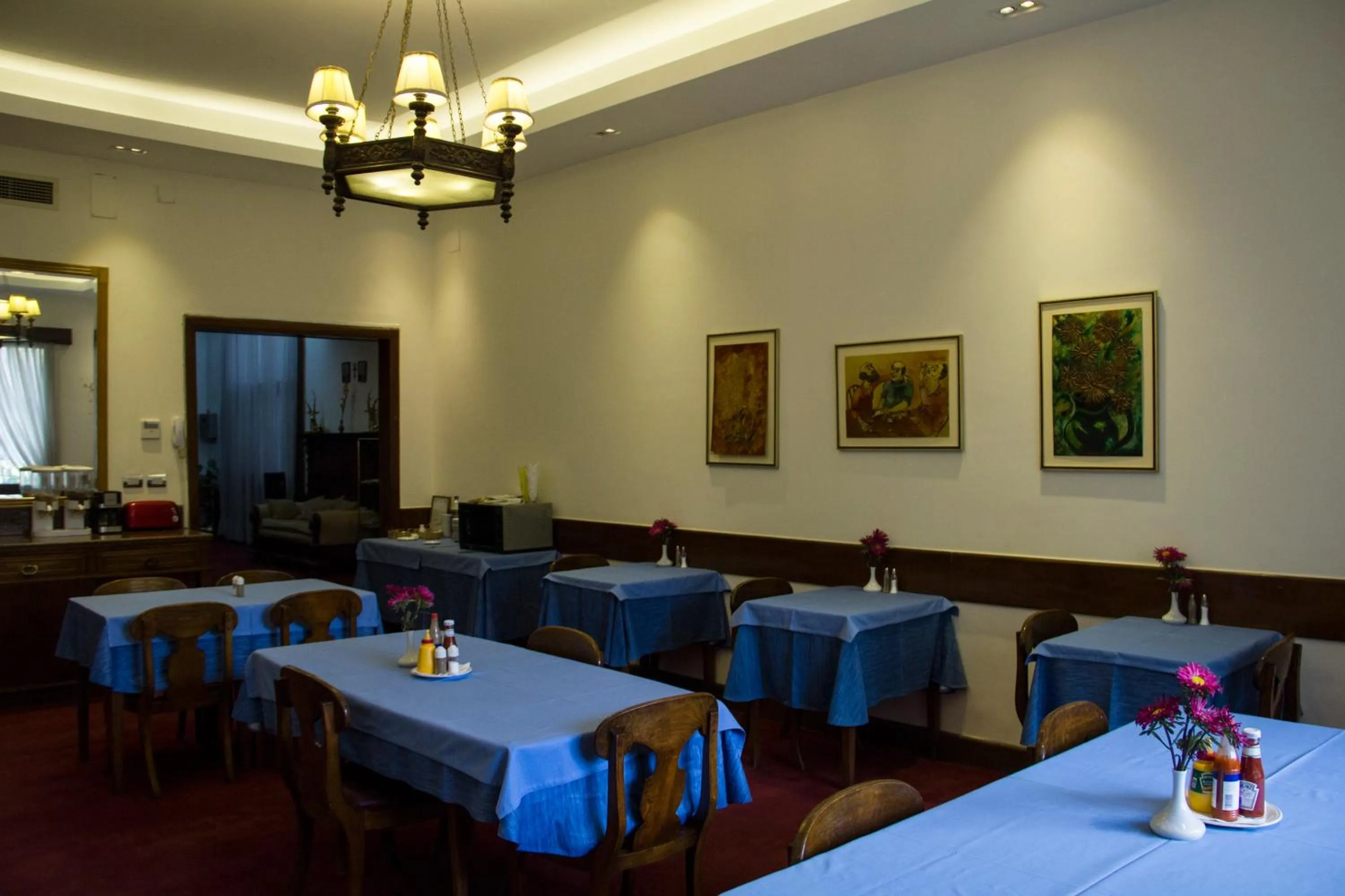 Restaurant/places to eat in Horus House Hotel Zamalek
