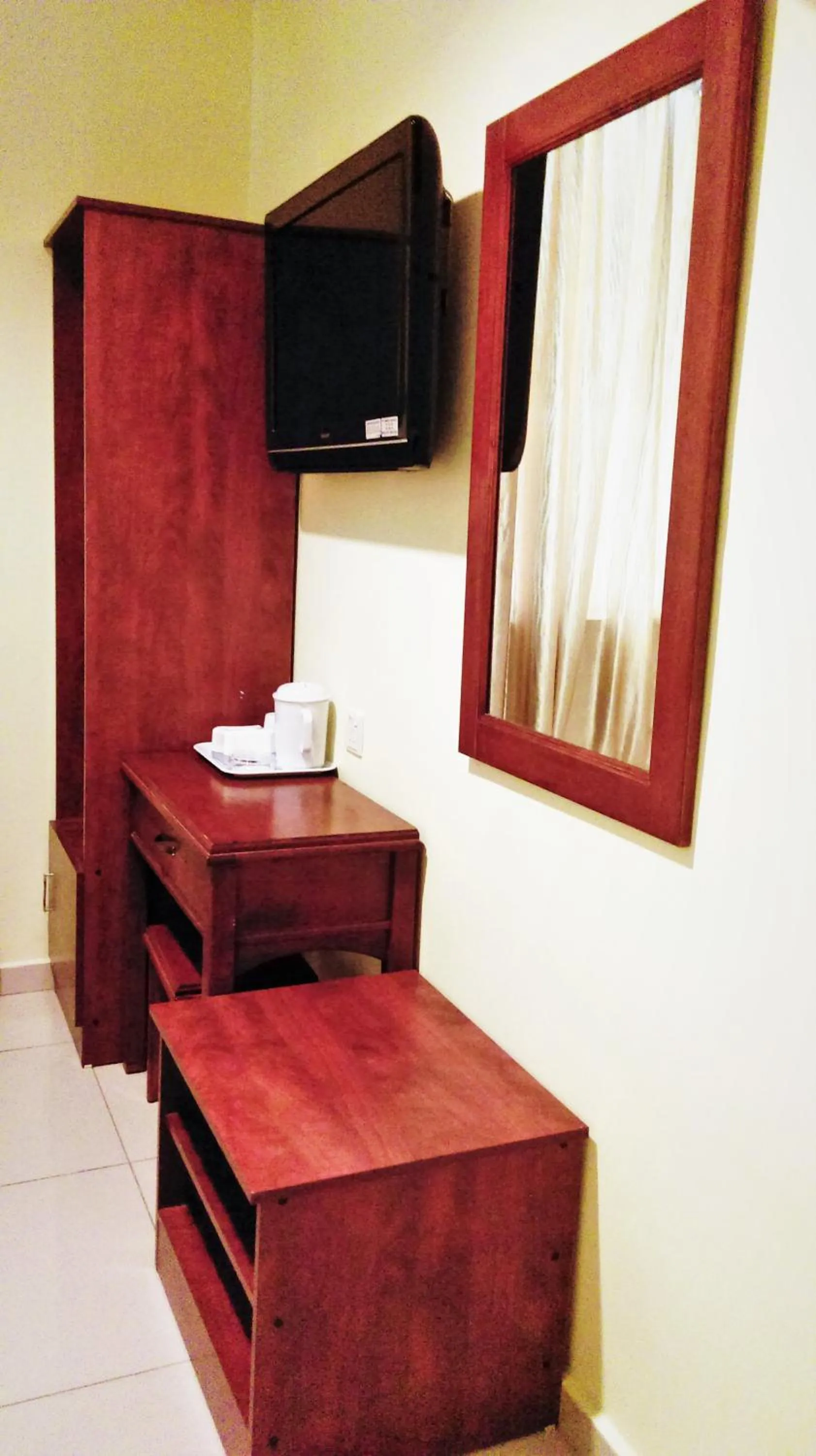 TV and multimedia in Sun Inns Hotel Sunway Mentari