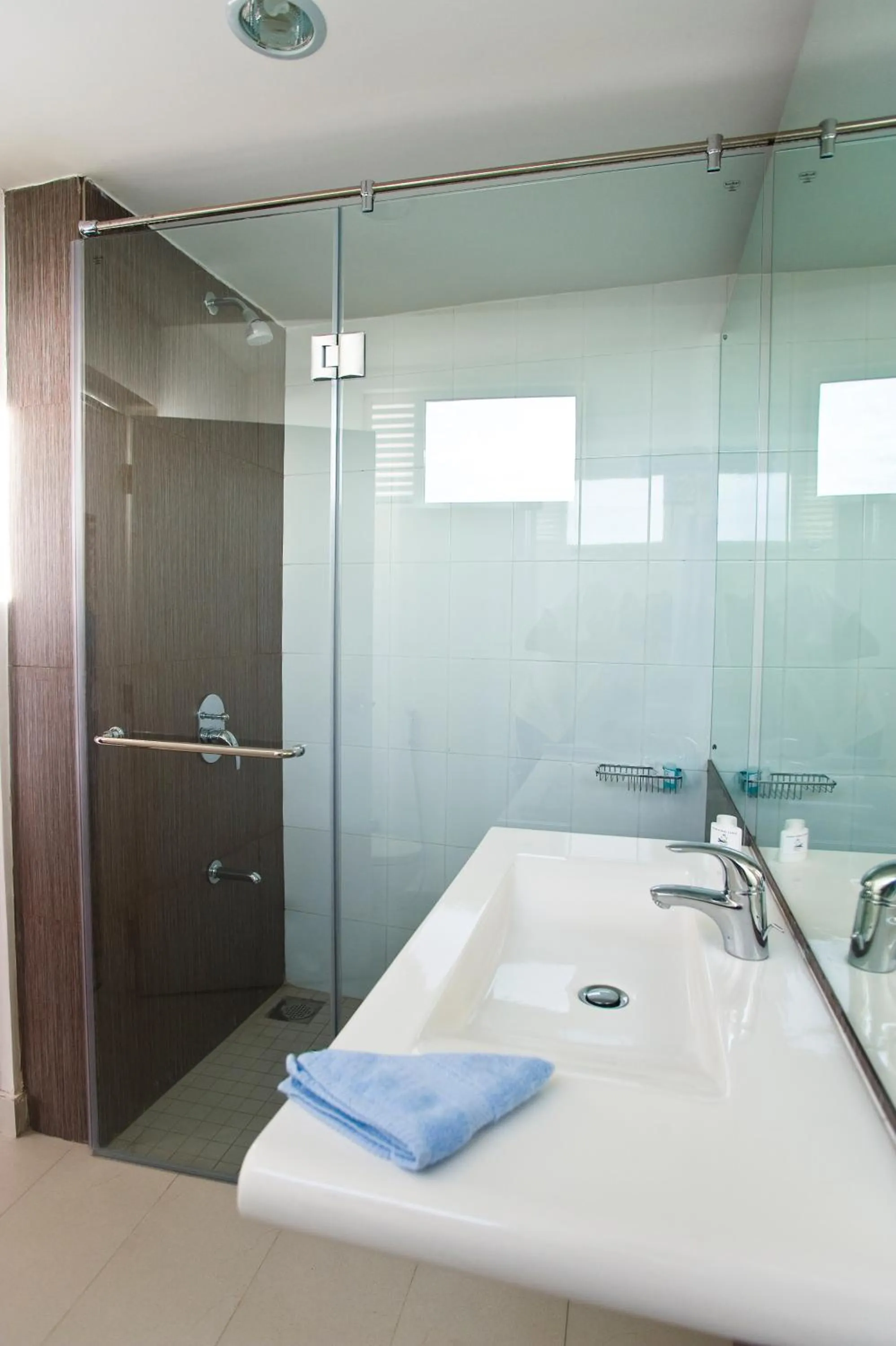 Shower in Pigeon Island Beach Resort and Spa