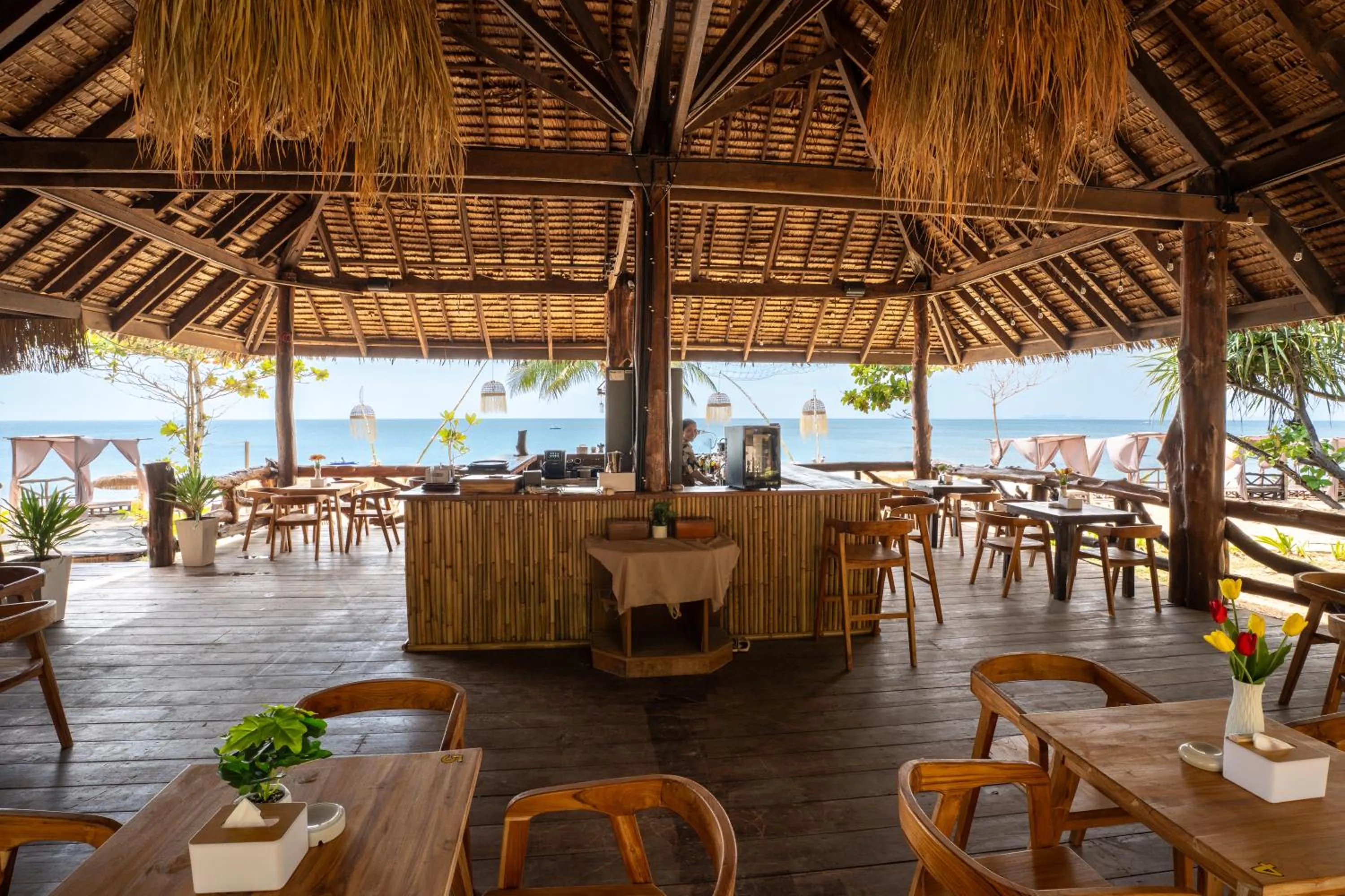 Lounge or bar in Relax Bay Beach Resort