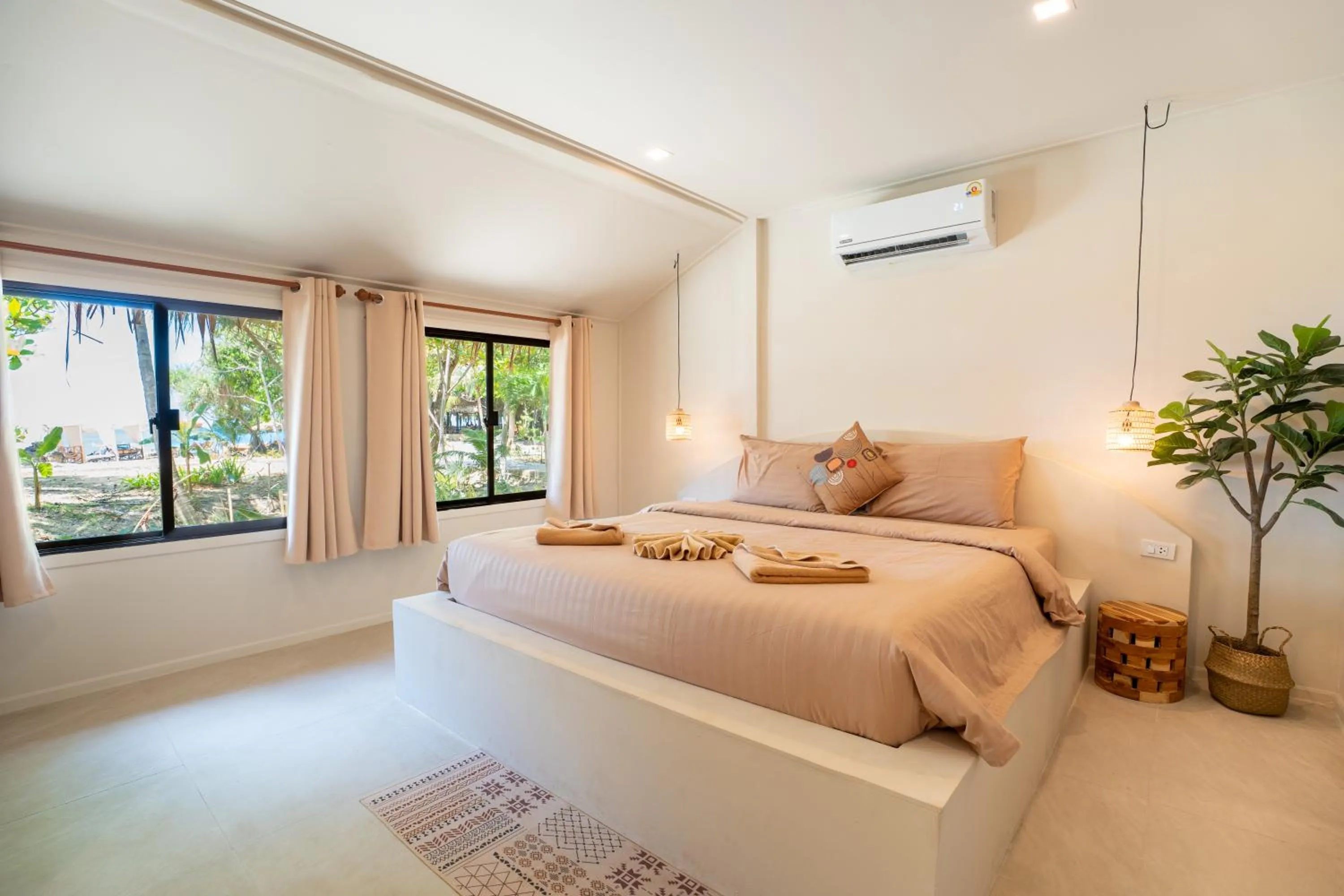 Bedroom, Bed in Relax Bay Beach Resort