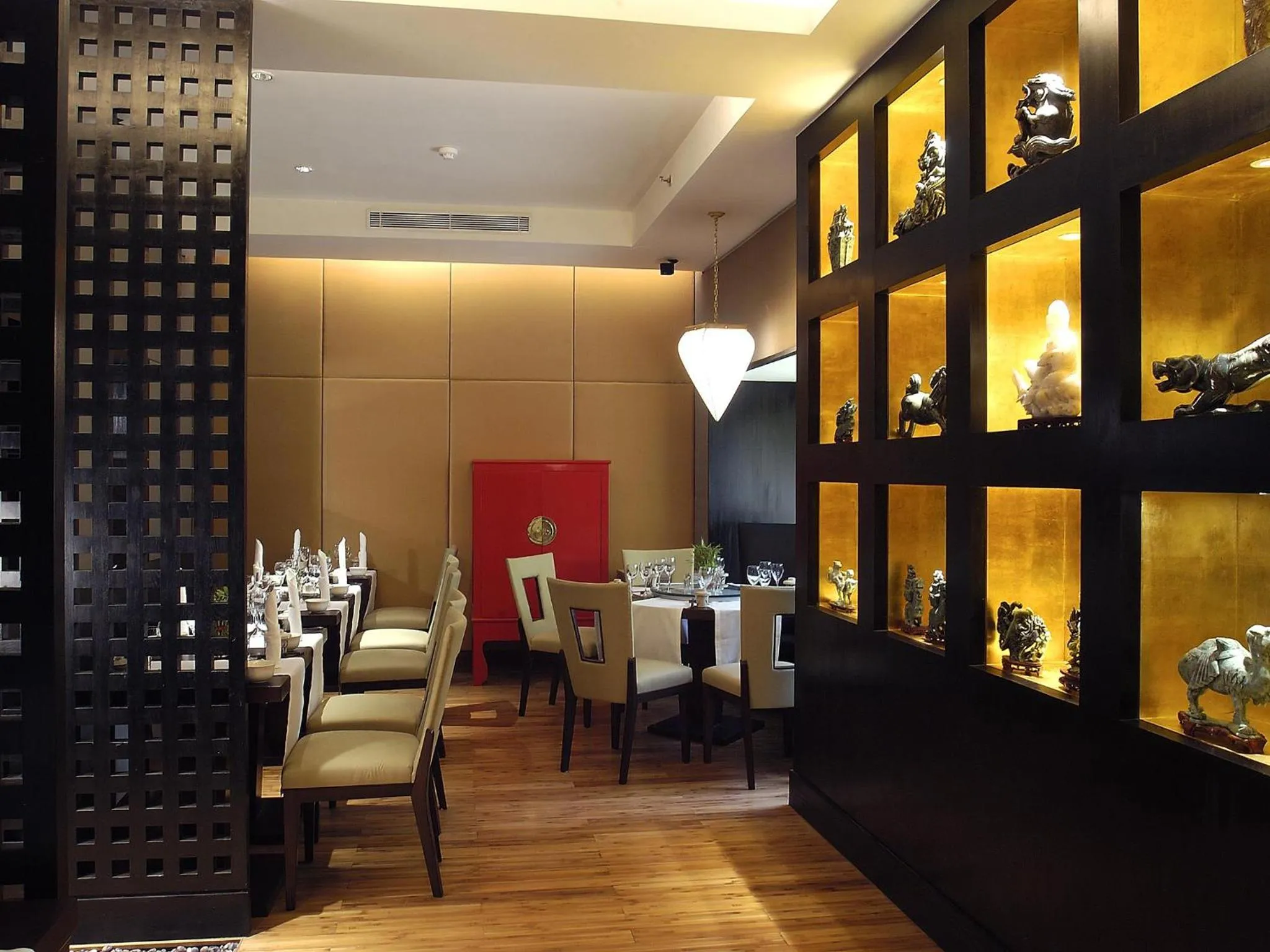 Restaurant/places to eat in The Claridges New Delhi