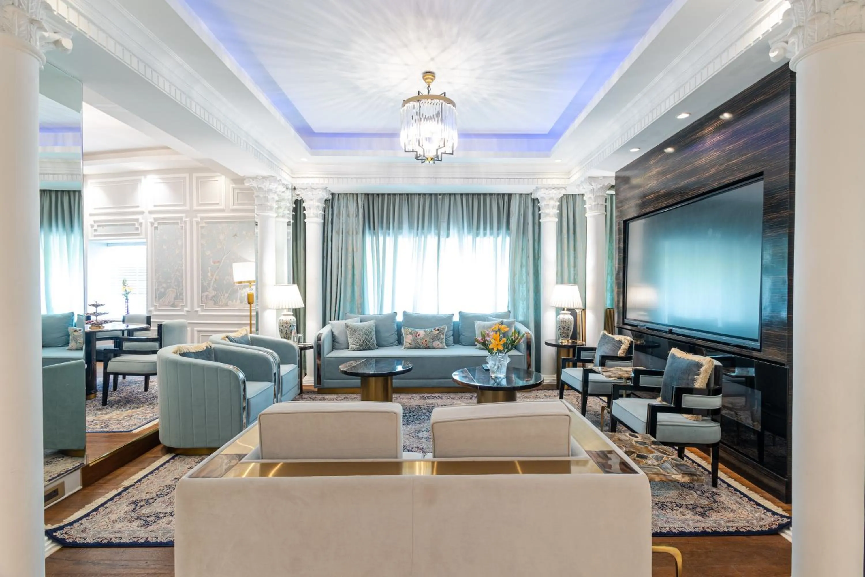 TV and multimedia in The Claridges New Delhi