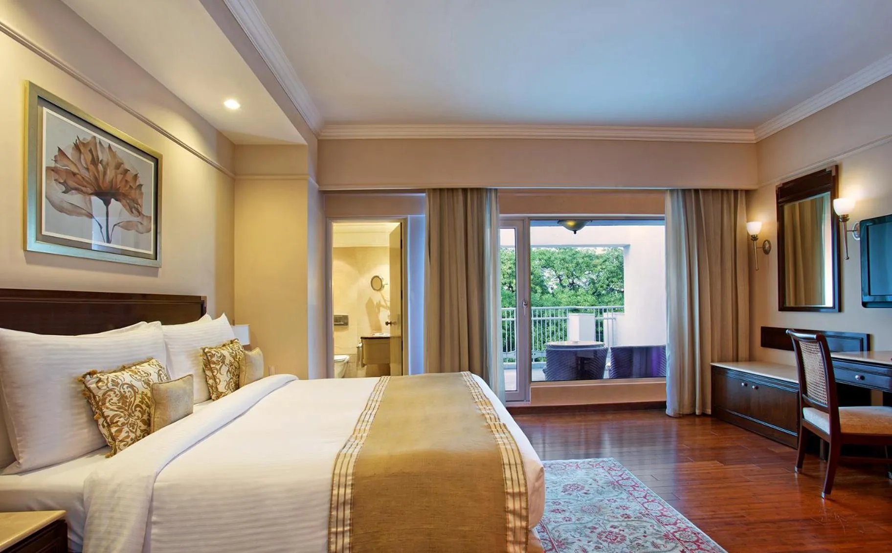 Bed in The Claridges New Delhi