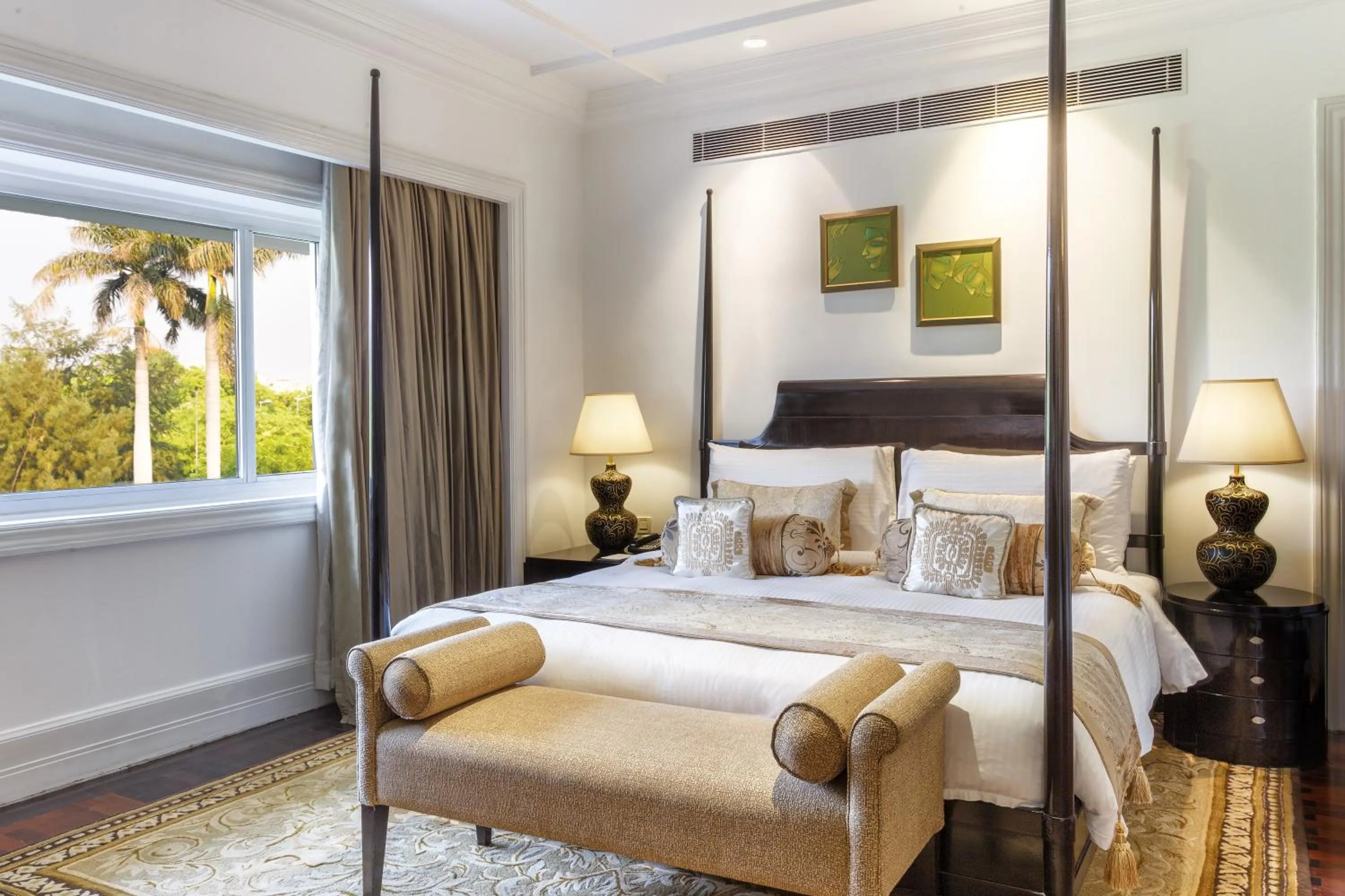 Bed in The Claridges New Delhi