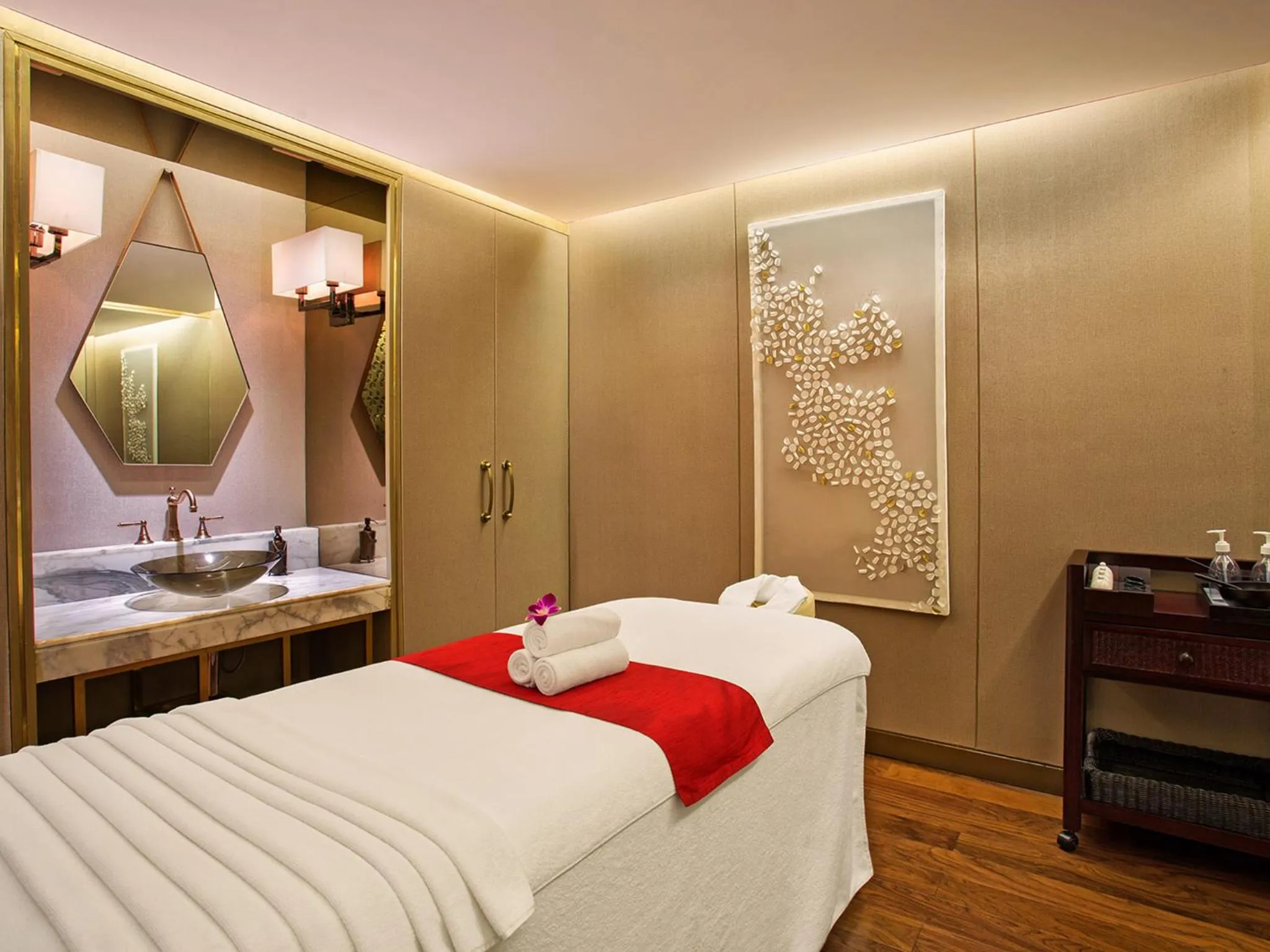 Massage, Bed in The Claridges New Delhi