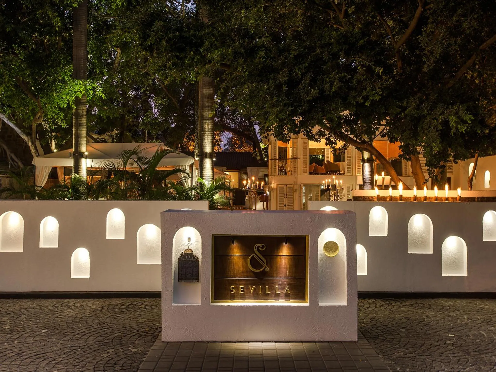 Dining area in The Claridges New Delhi