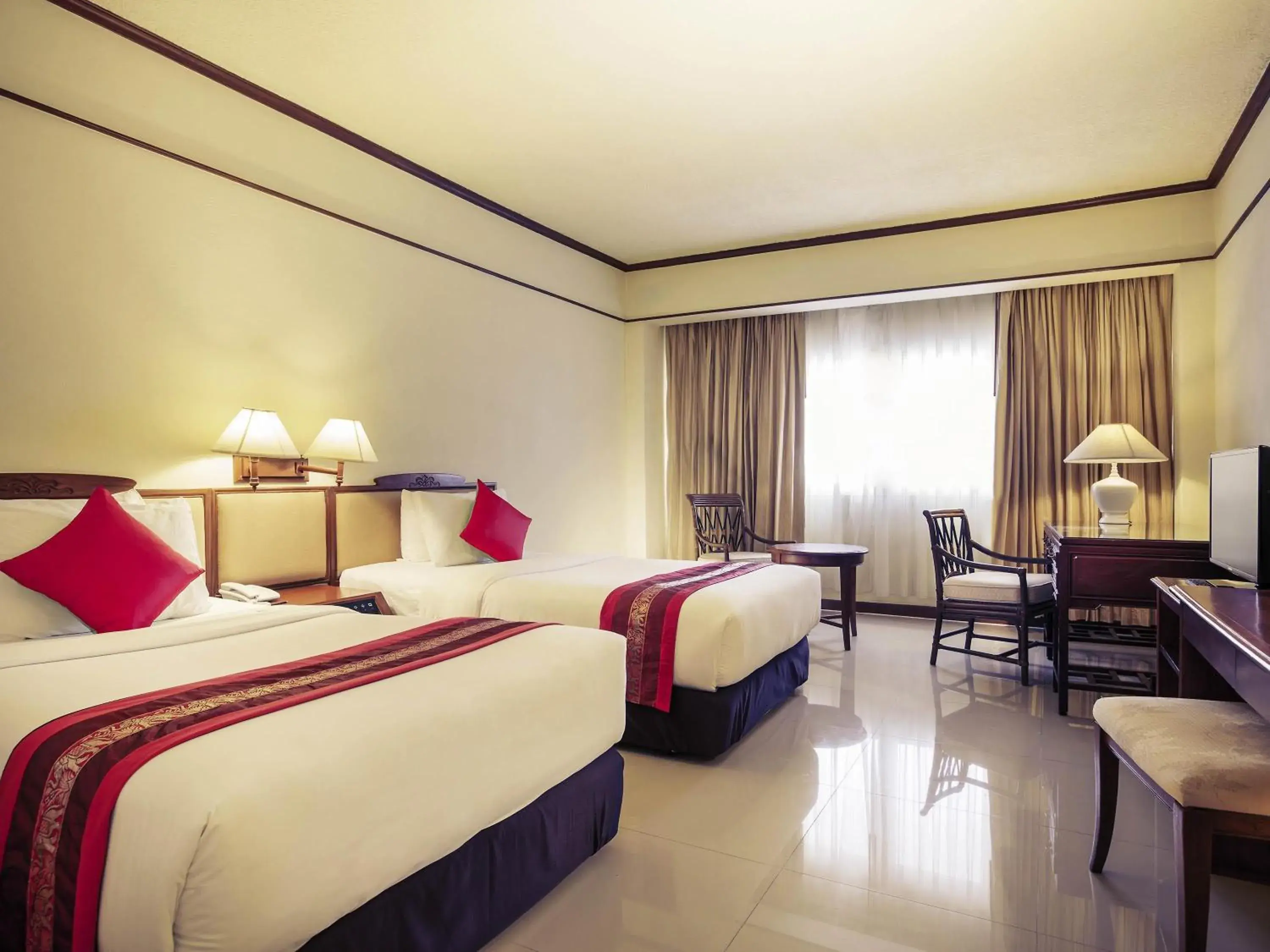 Deluxe Twin Room in Mercure Chiang Mai Deluxe Twin Room in Mercure Chiang Mai