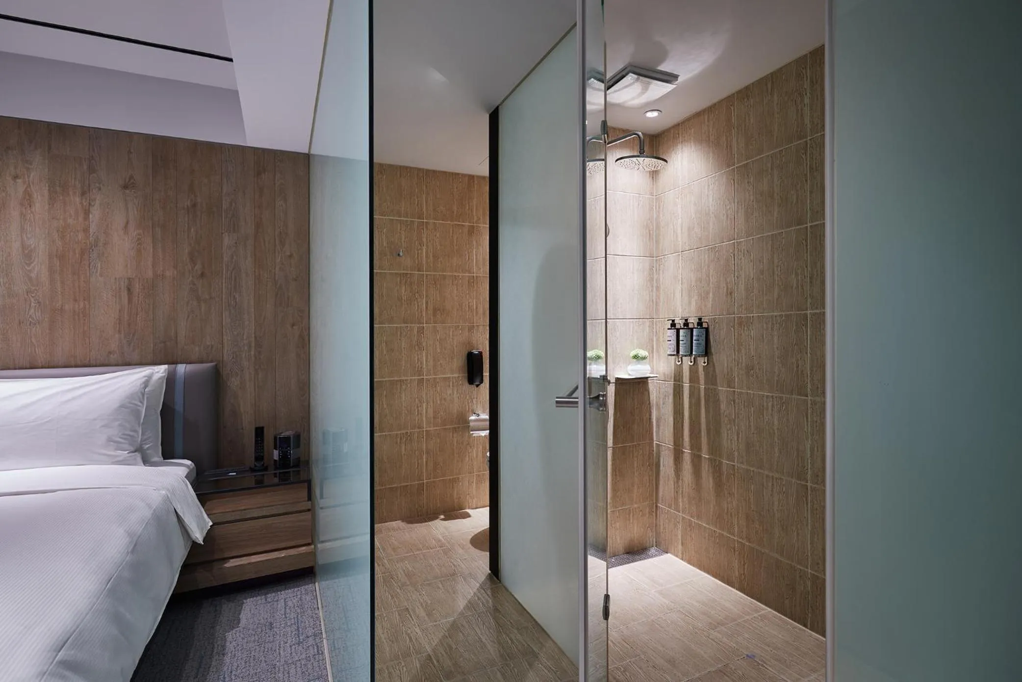 Shower, Bed in K Hotel Taipei Nanjing