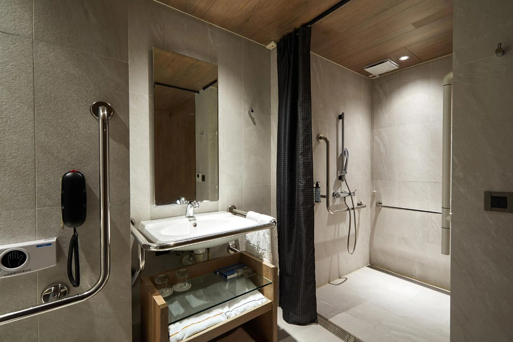 Shower in K Hotel Taipei Nanjing