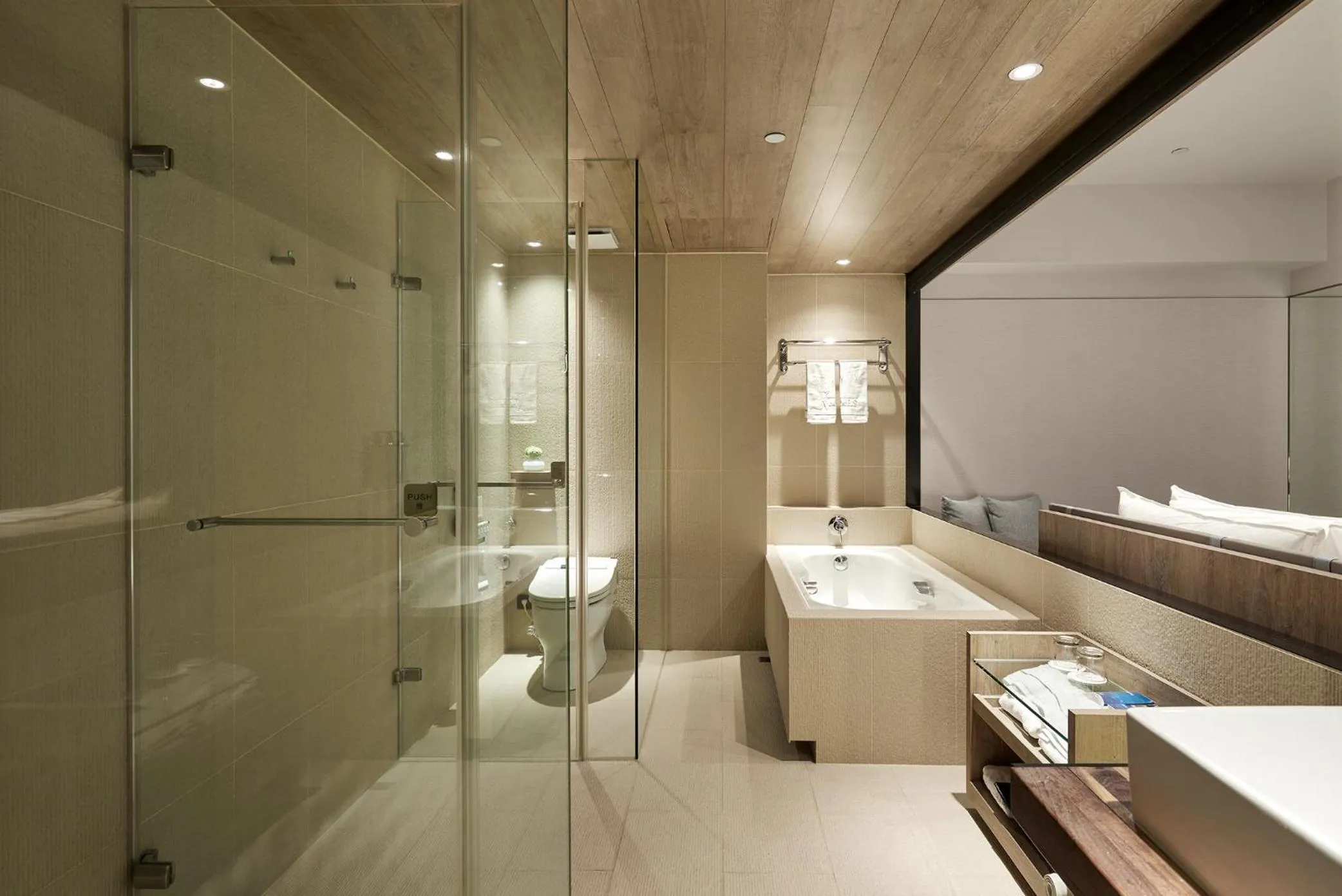 Shower in K Hotel Taipei Nanjing