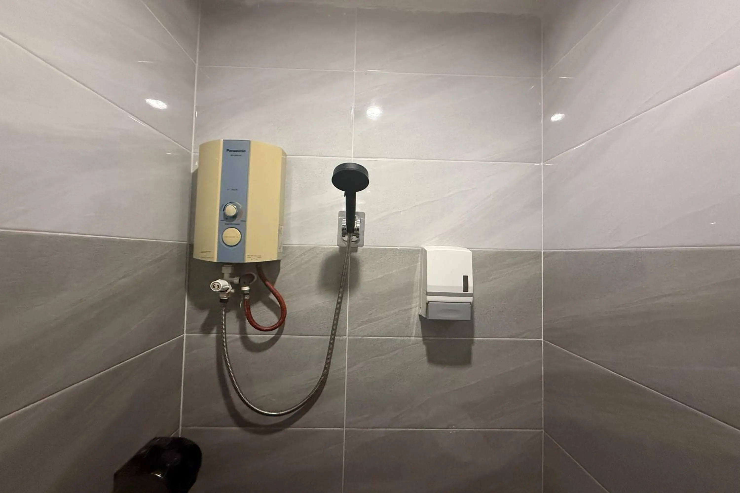 Shower in Tiong Nam Hotel