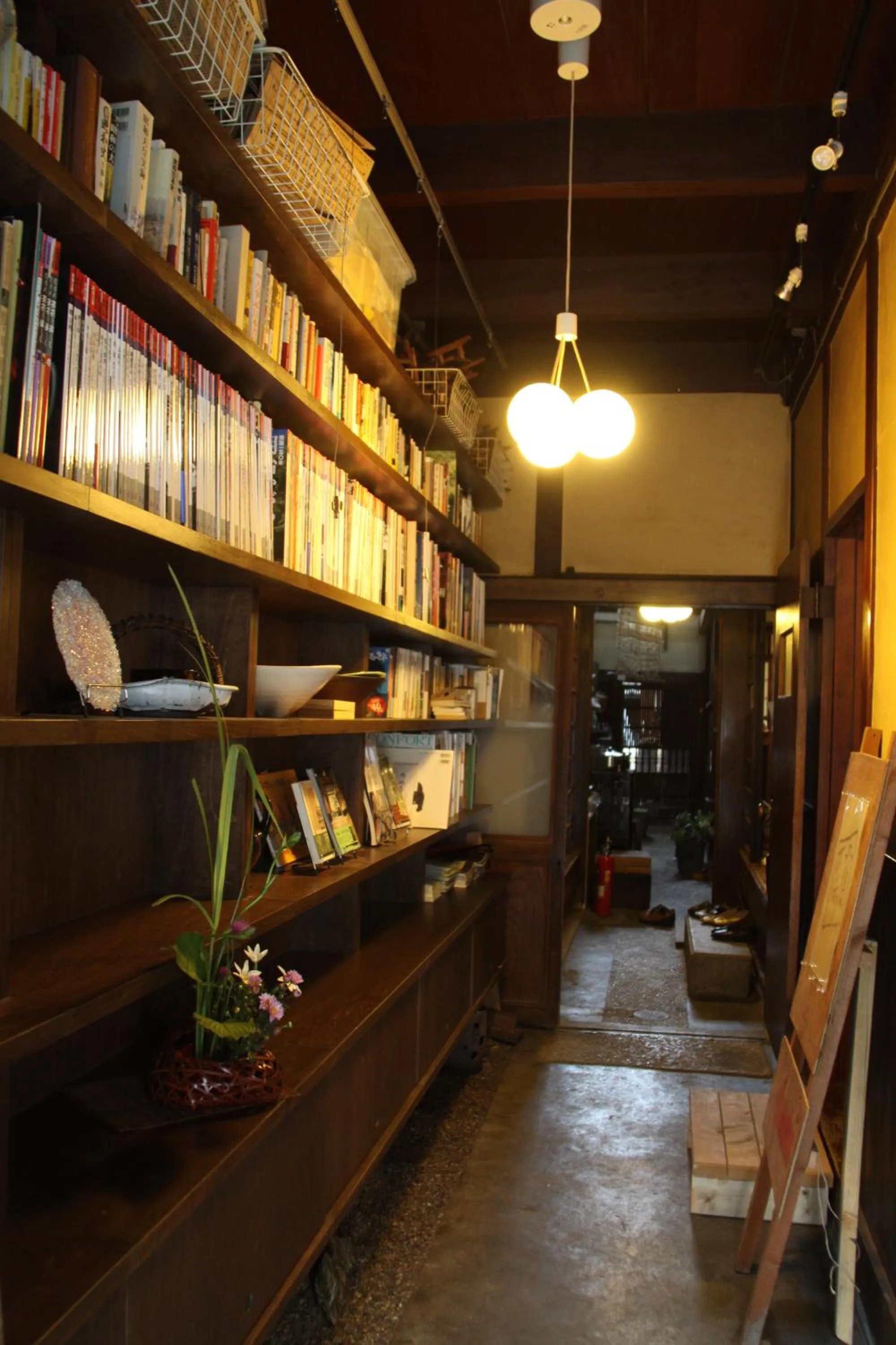 Library in Gallery Nozawa Inn