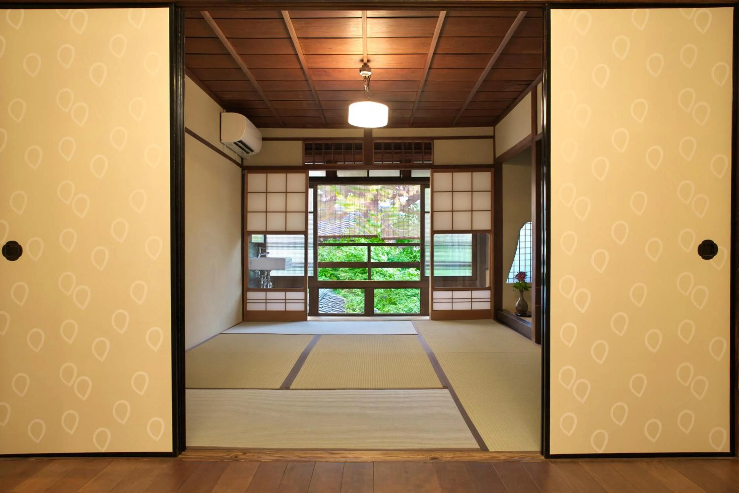Photo of the whole room in Gallery Nozawa Inn