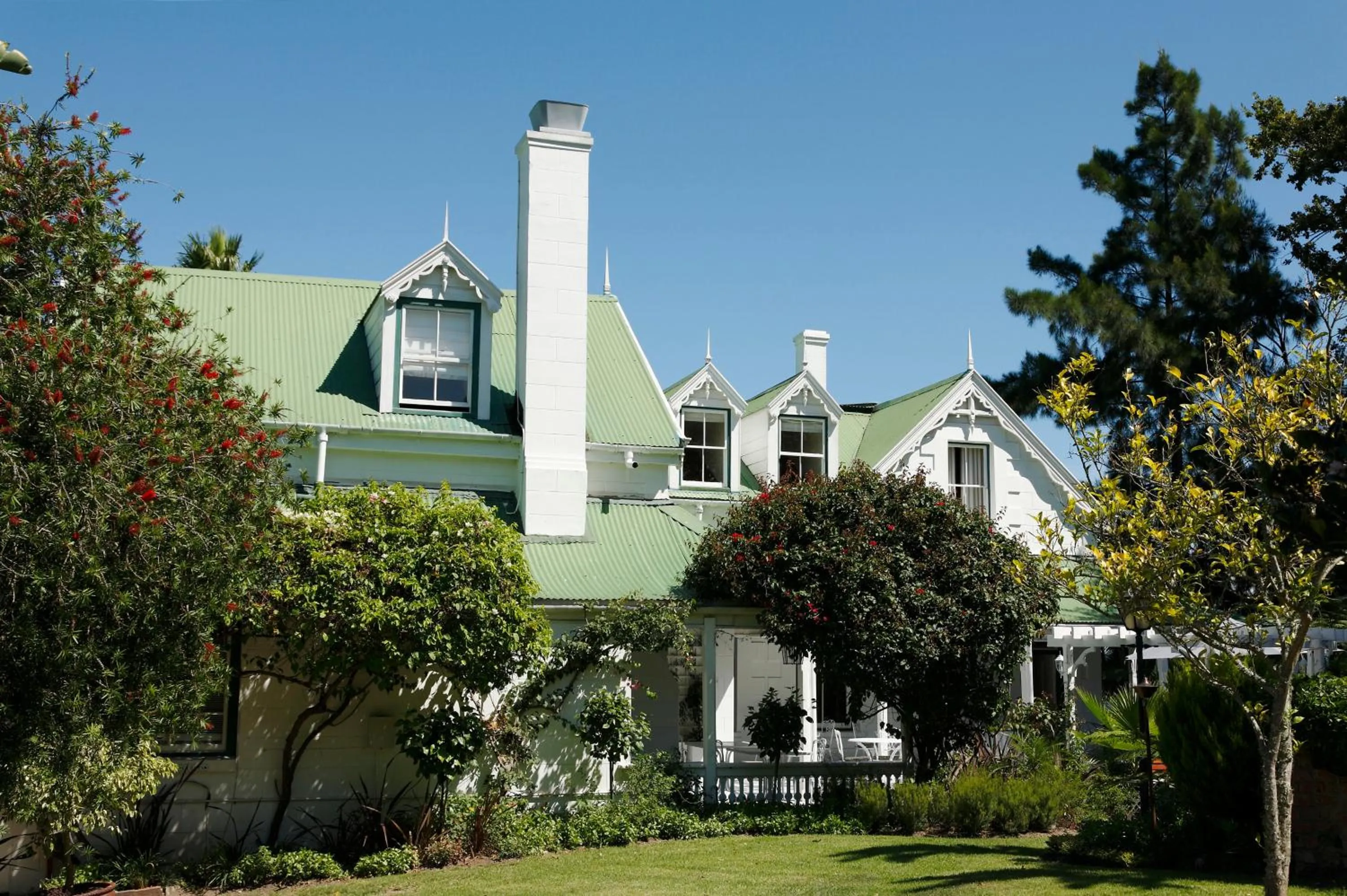 Facade/entrance in Falcons View Manor