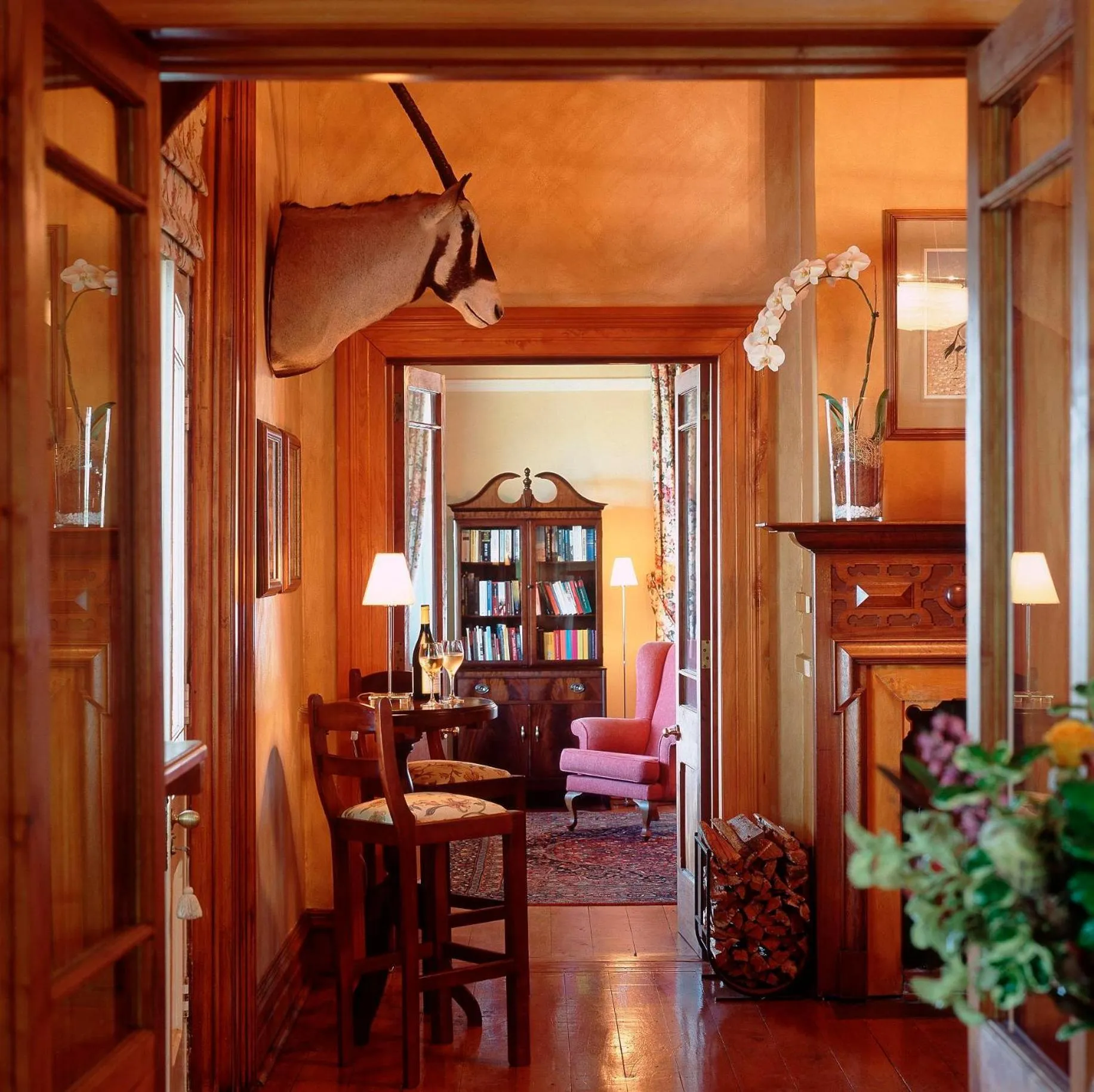 Lounge or bar in Falcons View Manor