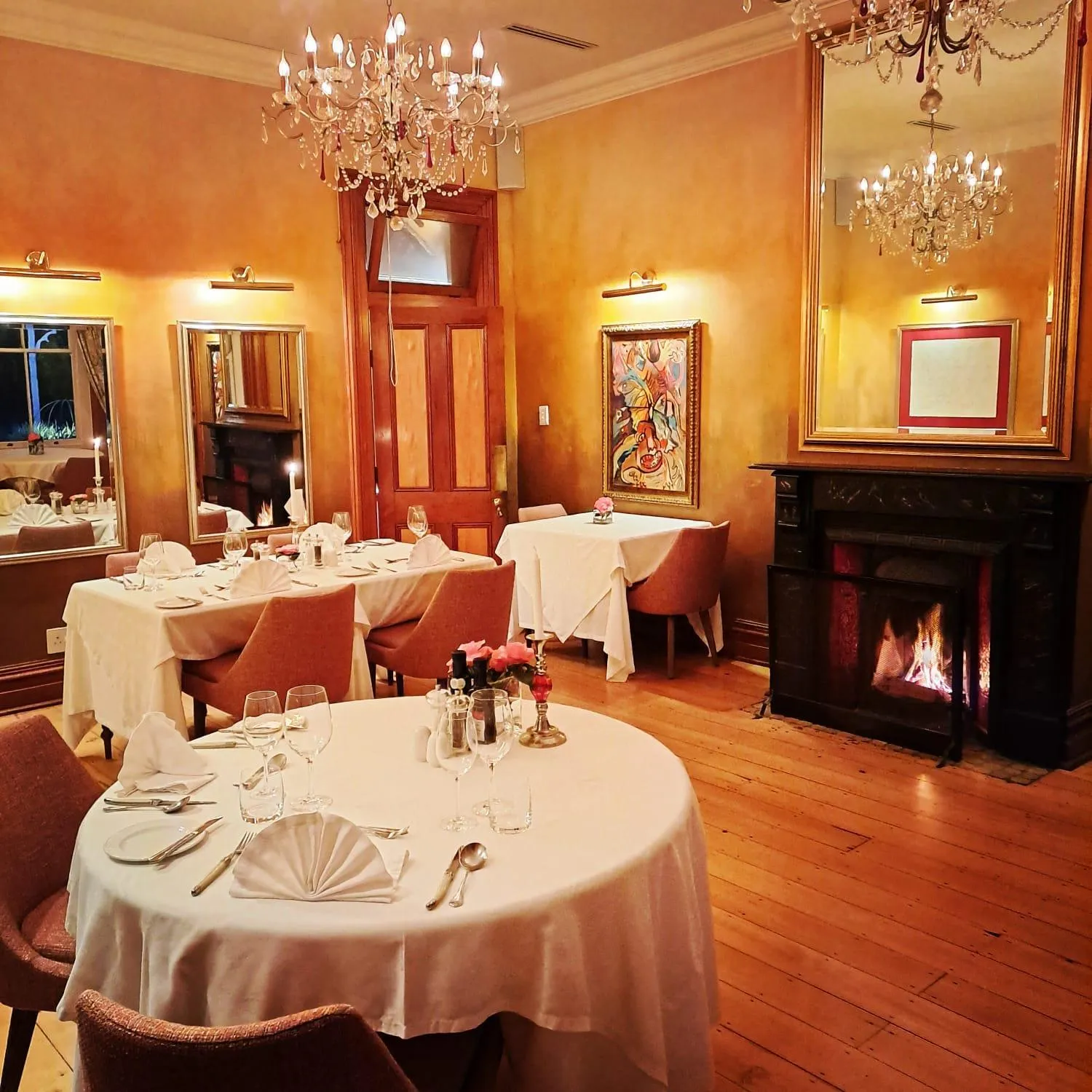 Restaurant/places to eat in Falcons View Manor