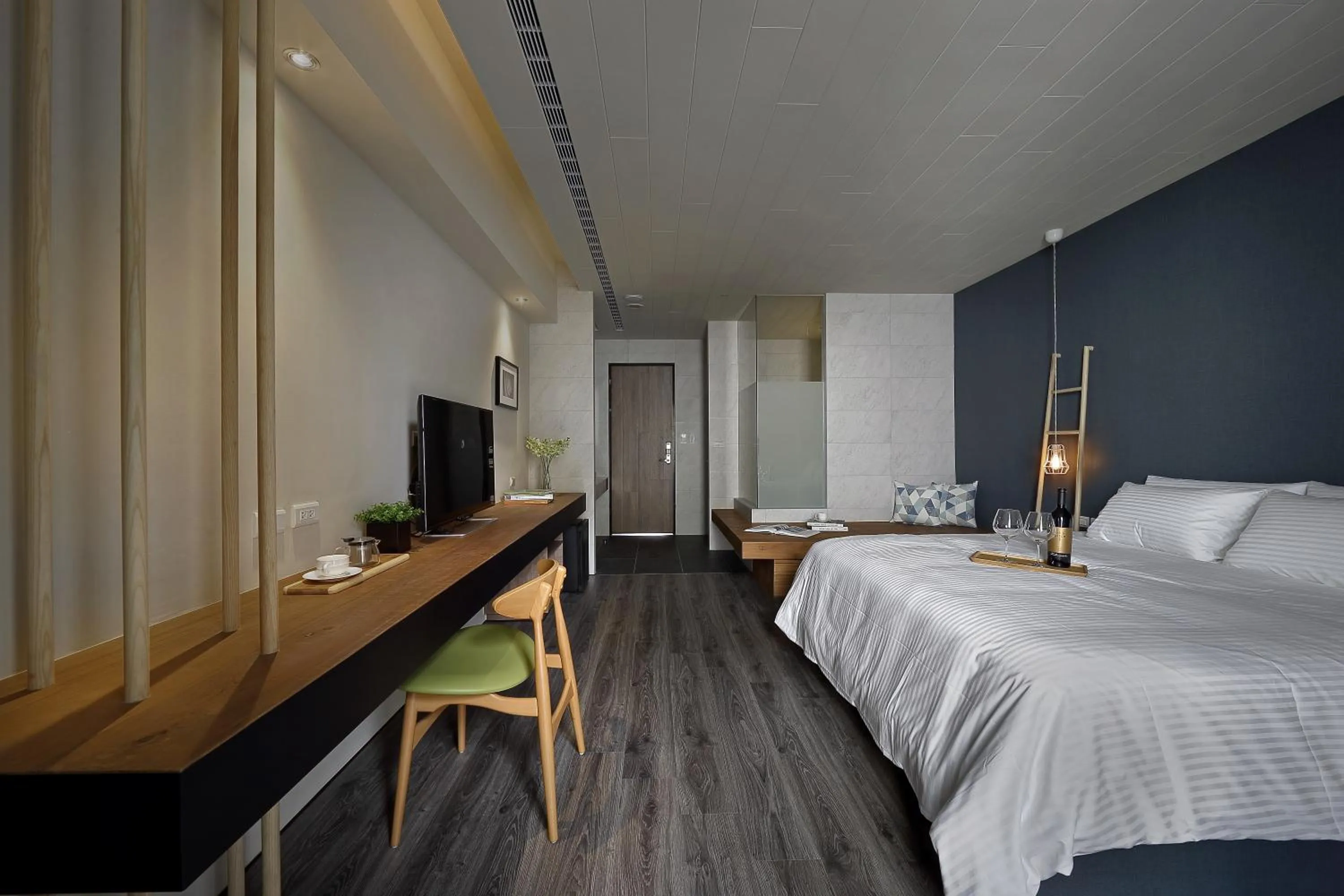 Bed in Sun Moon Lake Blue Sky Bay B&B