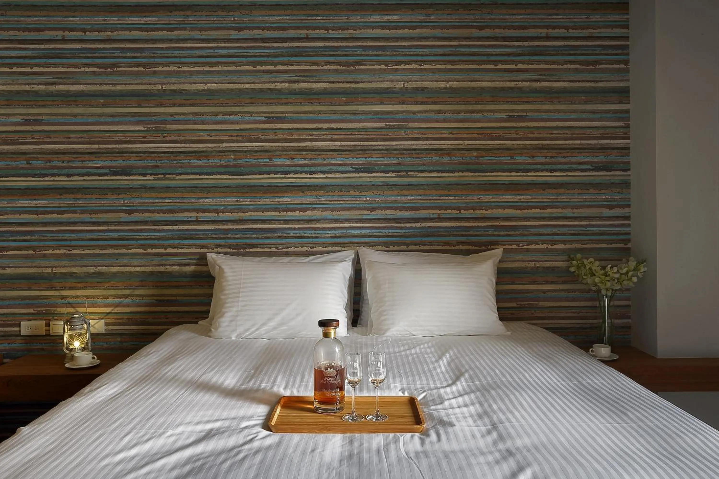 Bed in Sun Moon Lake Blue Sky Bay B&B