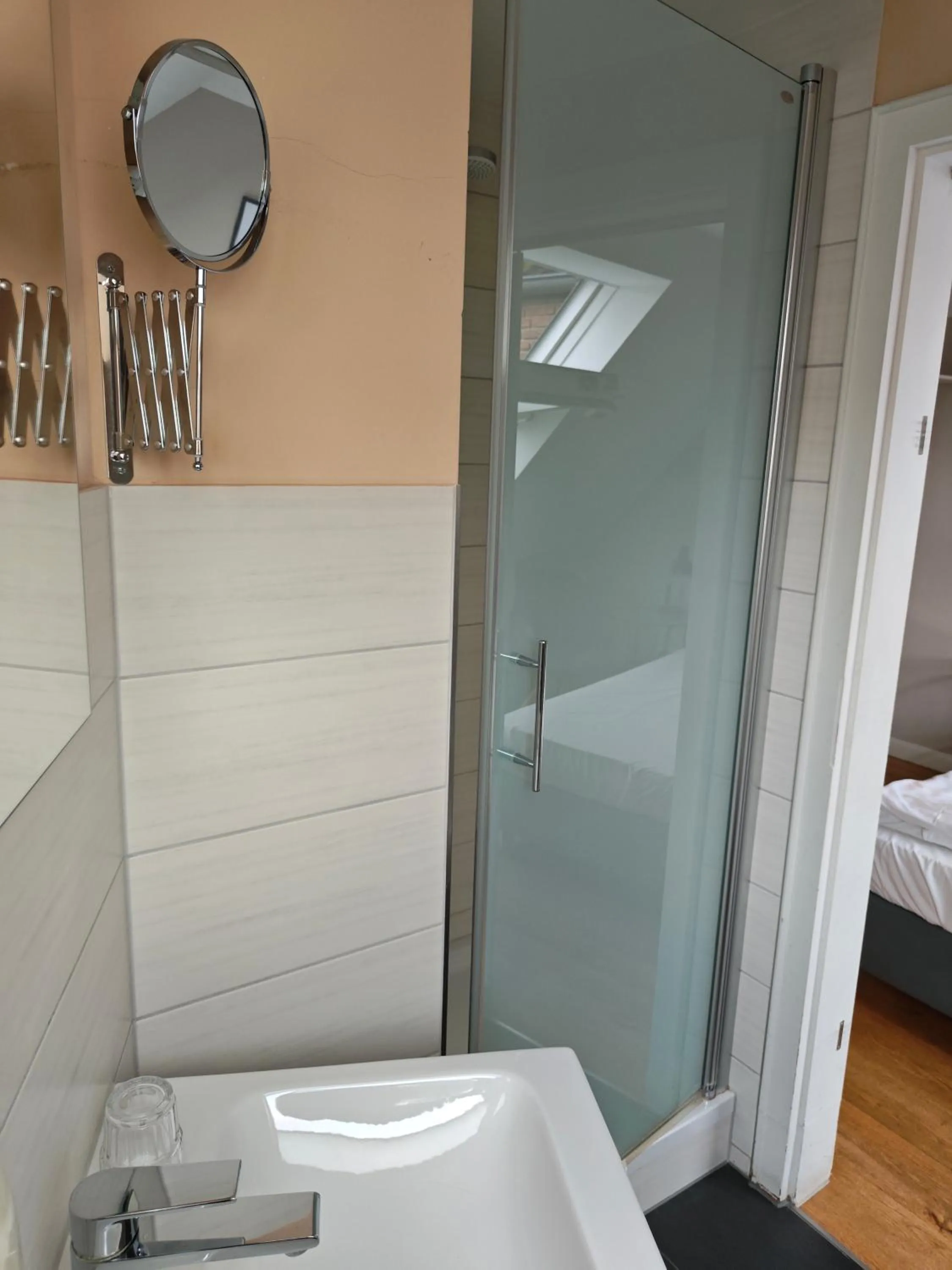 Bathroom in Hotel Zum Roten Tore