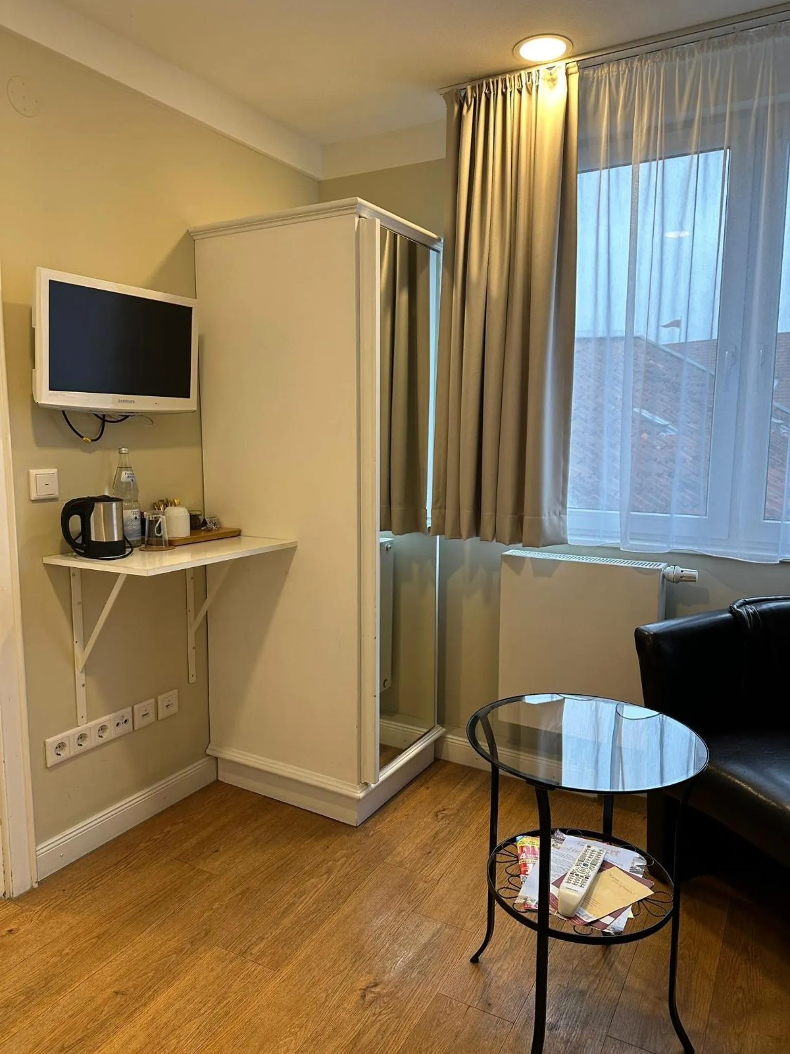 Coffee/tea facilities in Hotel Zum Roten Tore