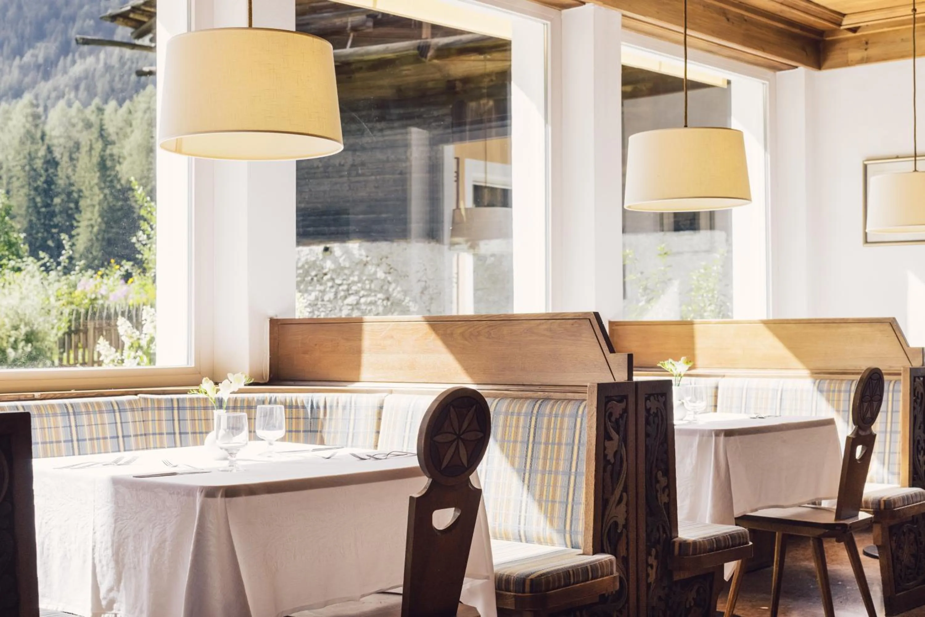 Restaurant/places to eat in Posthotel