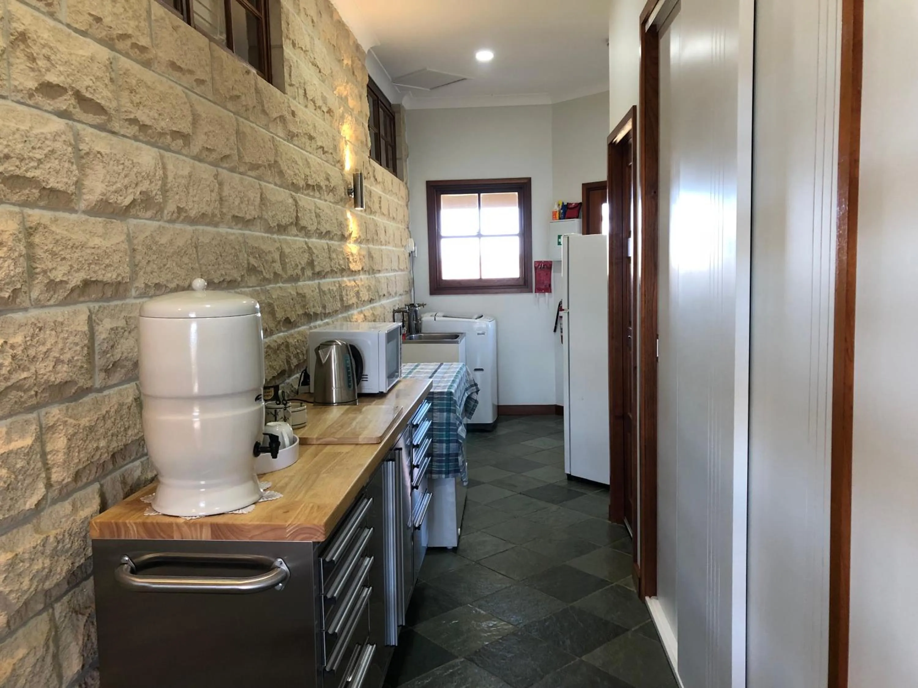 Kitchen or kitchenette in The Block Vista B&B