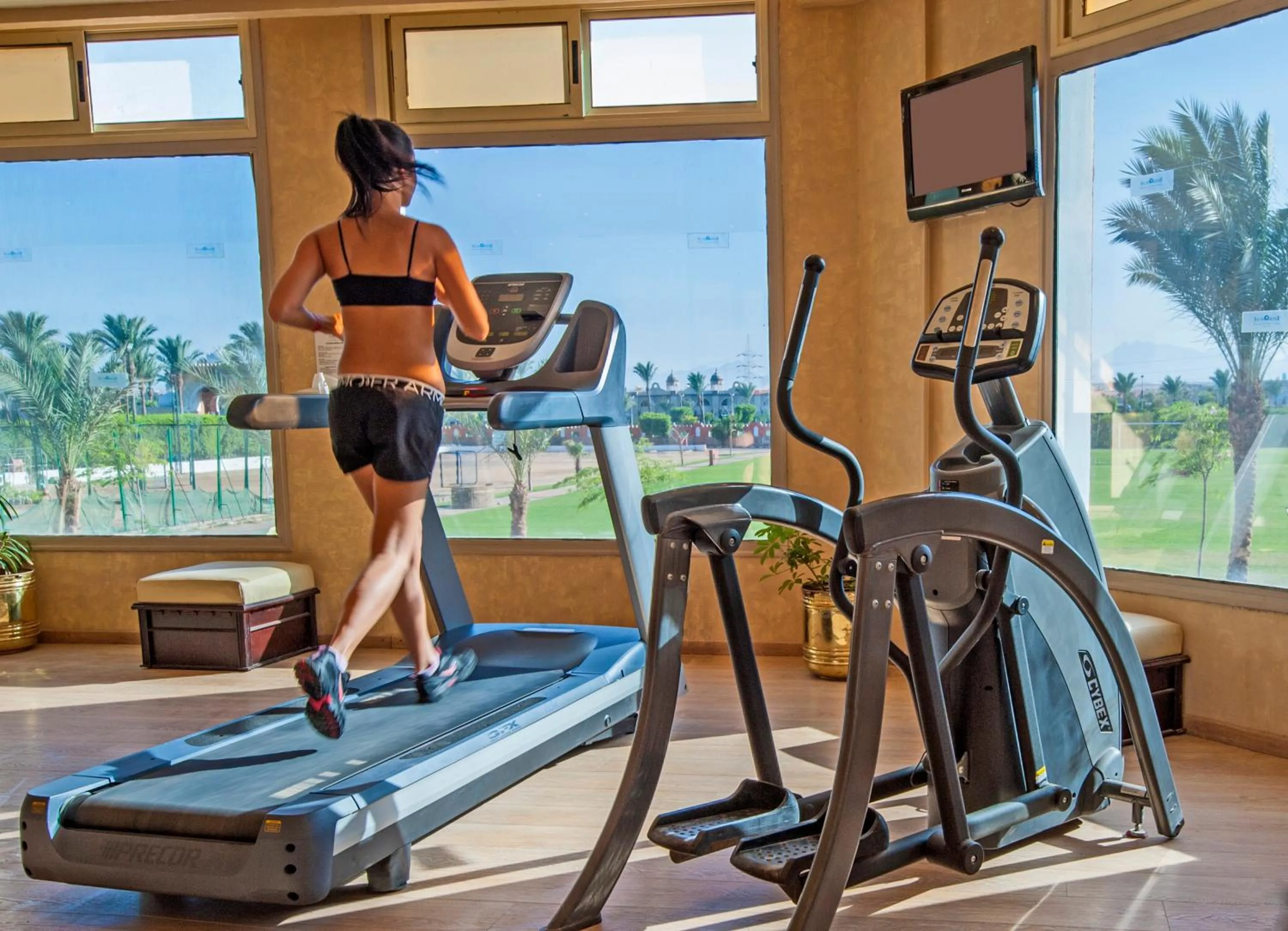 Fitness centre/facilities in Sunrise Mamlouk Palace Resort