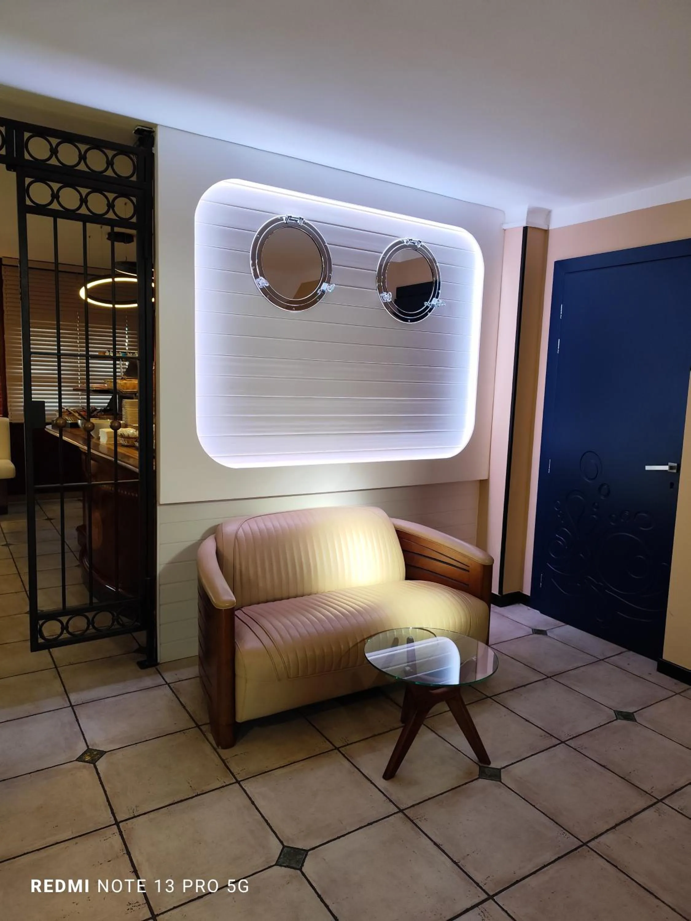 Seating area in Hôtel Le Claridge