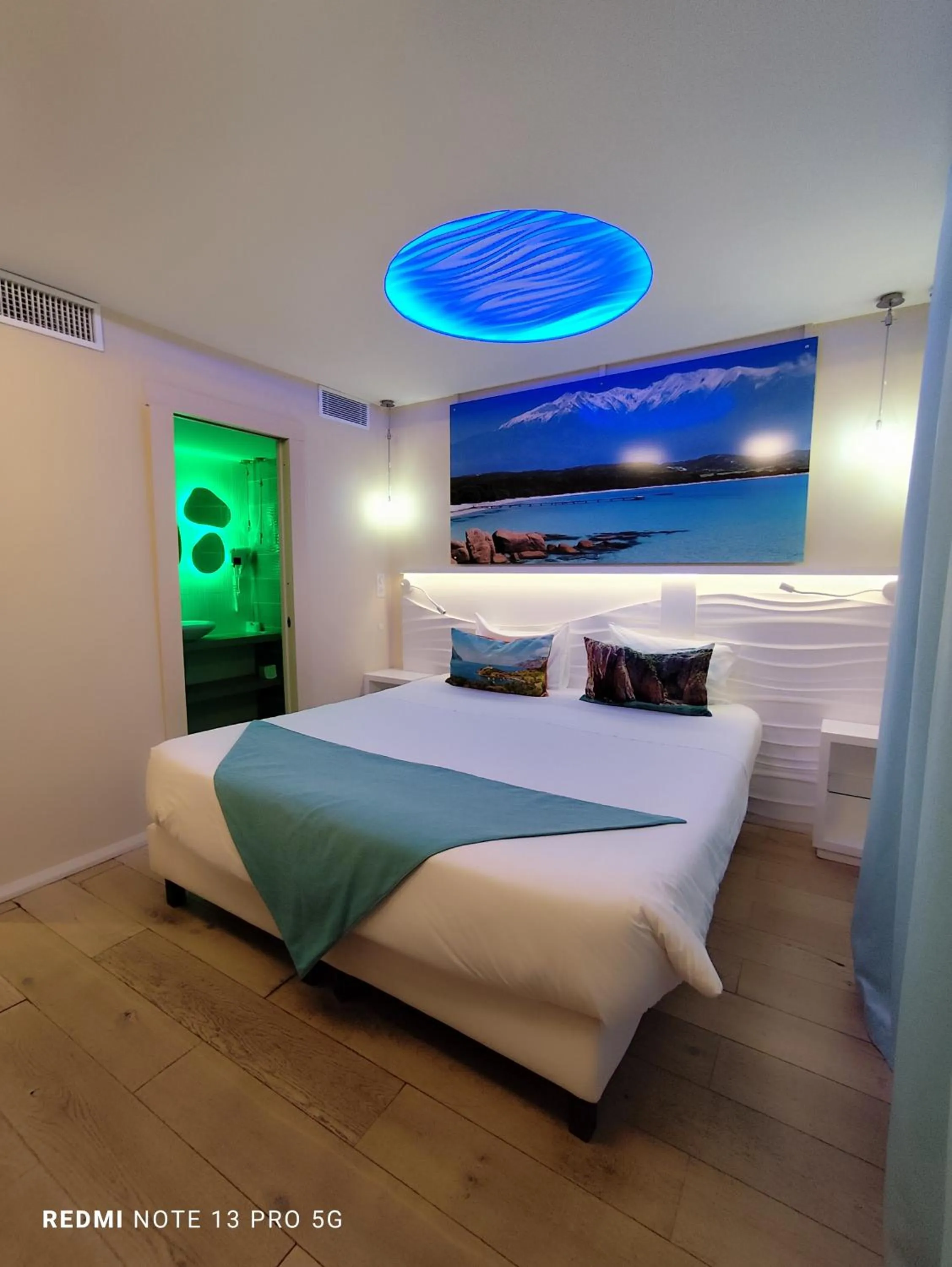 Bed in Hôtel Le Claridge