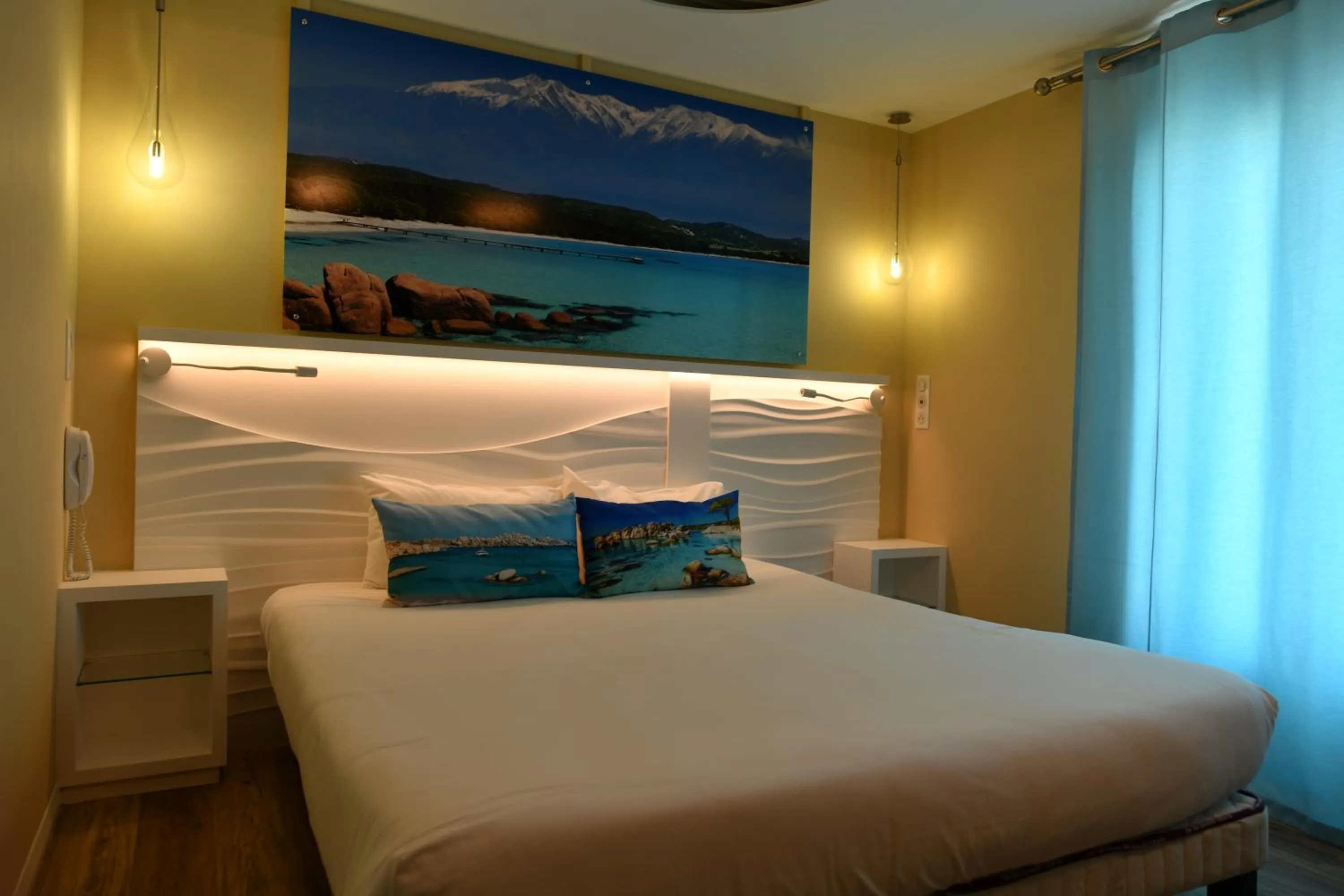 Bed in Hôtel Le Claridge