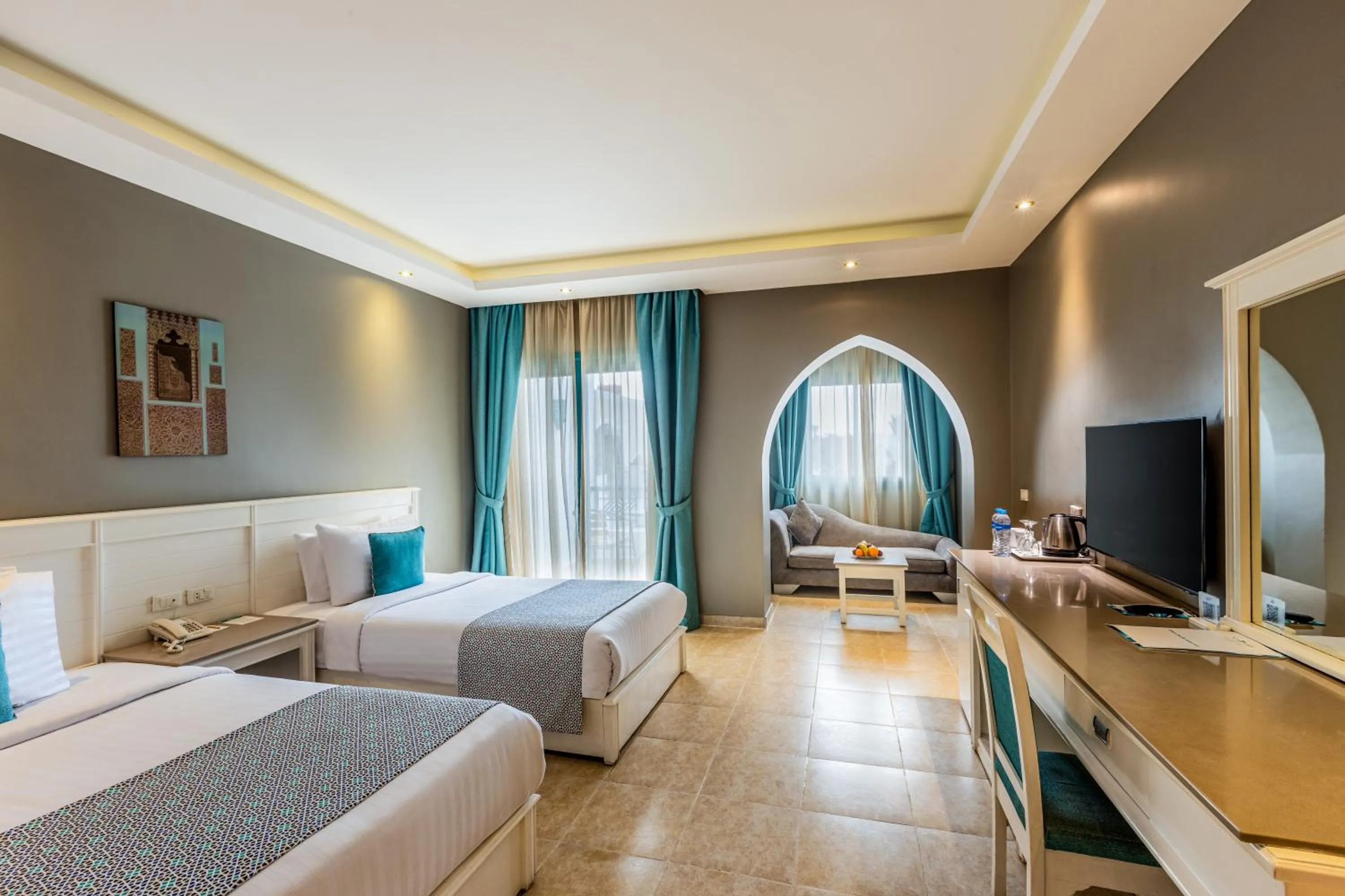 Bedroom, Bed in Sunrise Garden Beach Resort