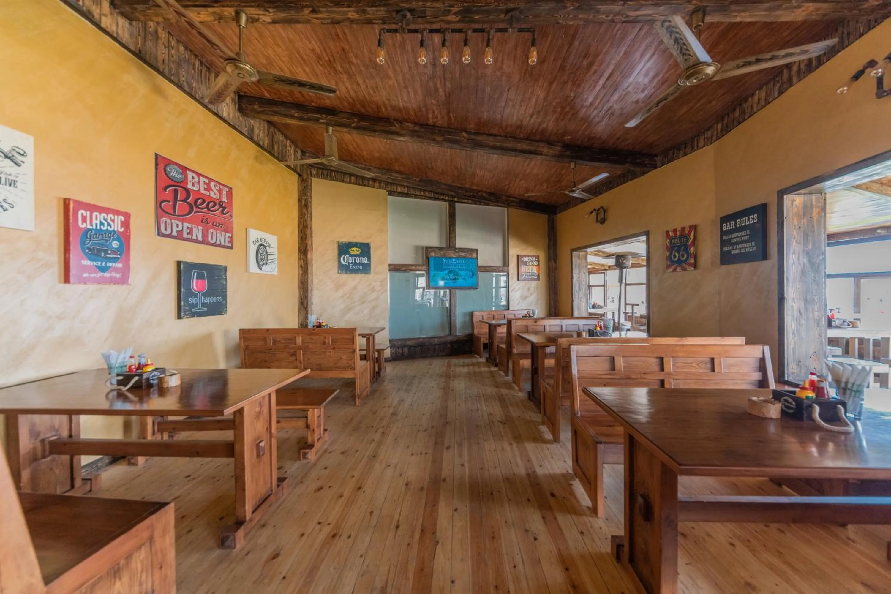 Restaurant/places to eat in Sunrise Garden Beach Resort